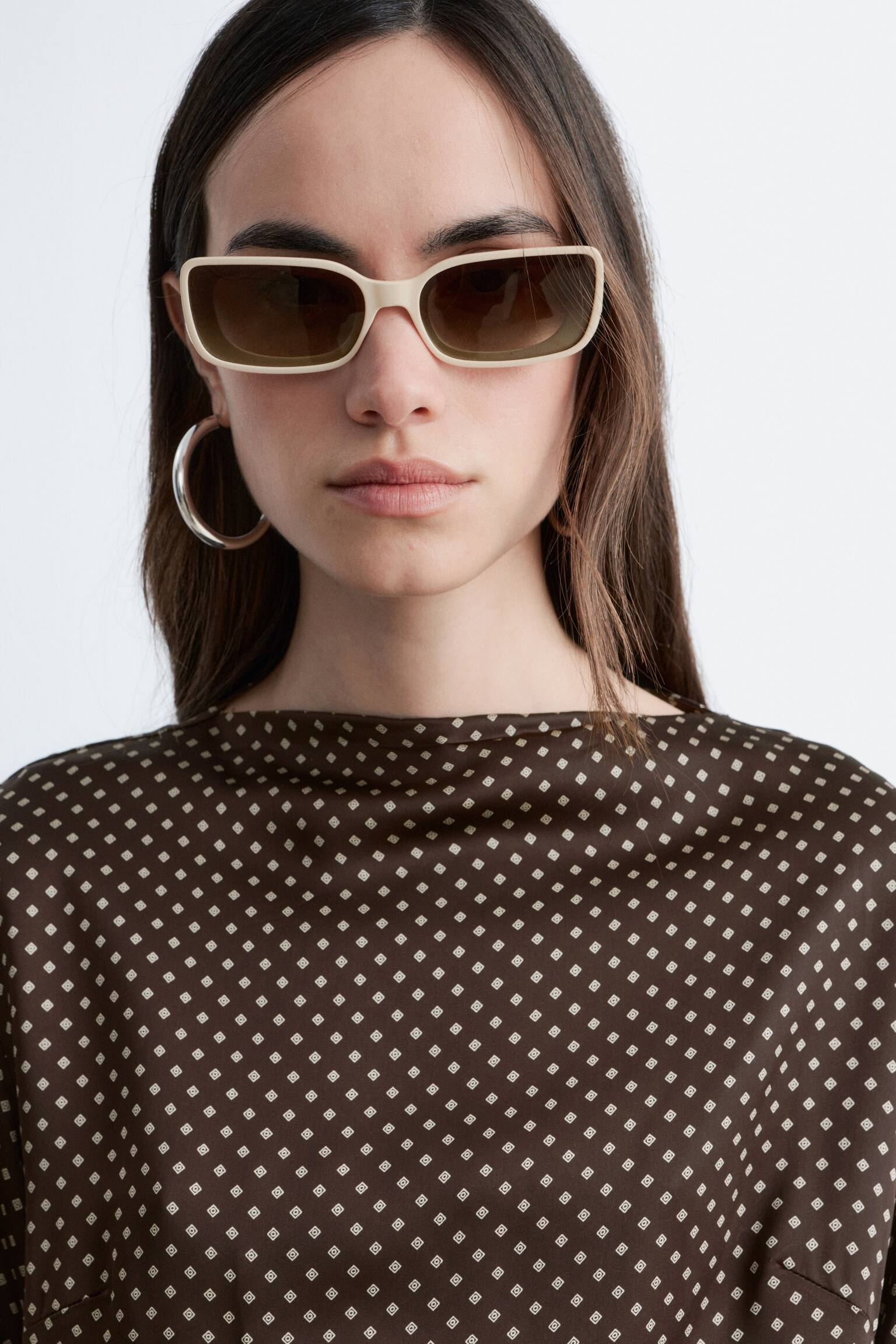 Mini-jurk van satijn met striksluiting - Donkerbruine/witte stippen/Groen - 7