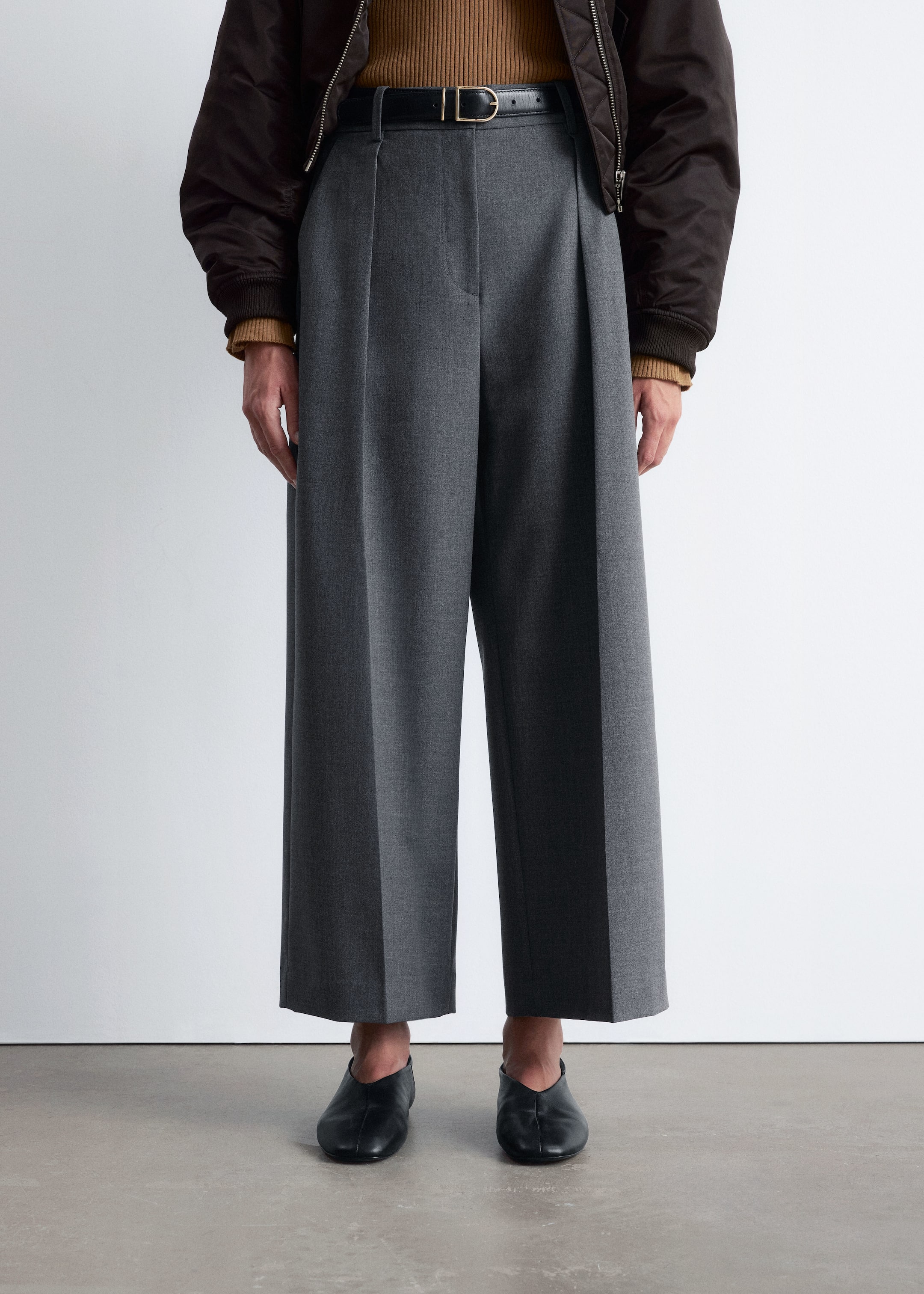 Visualizza immagine più grande: Pantaloni sartoriali con pieghe pressate - Grigio - DONNA | H&M IT 3