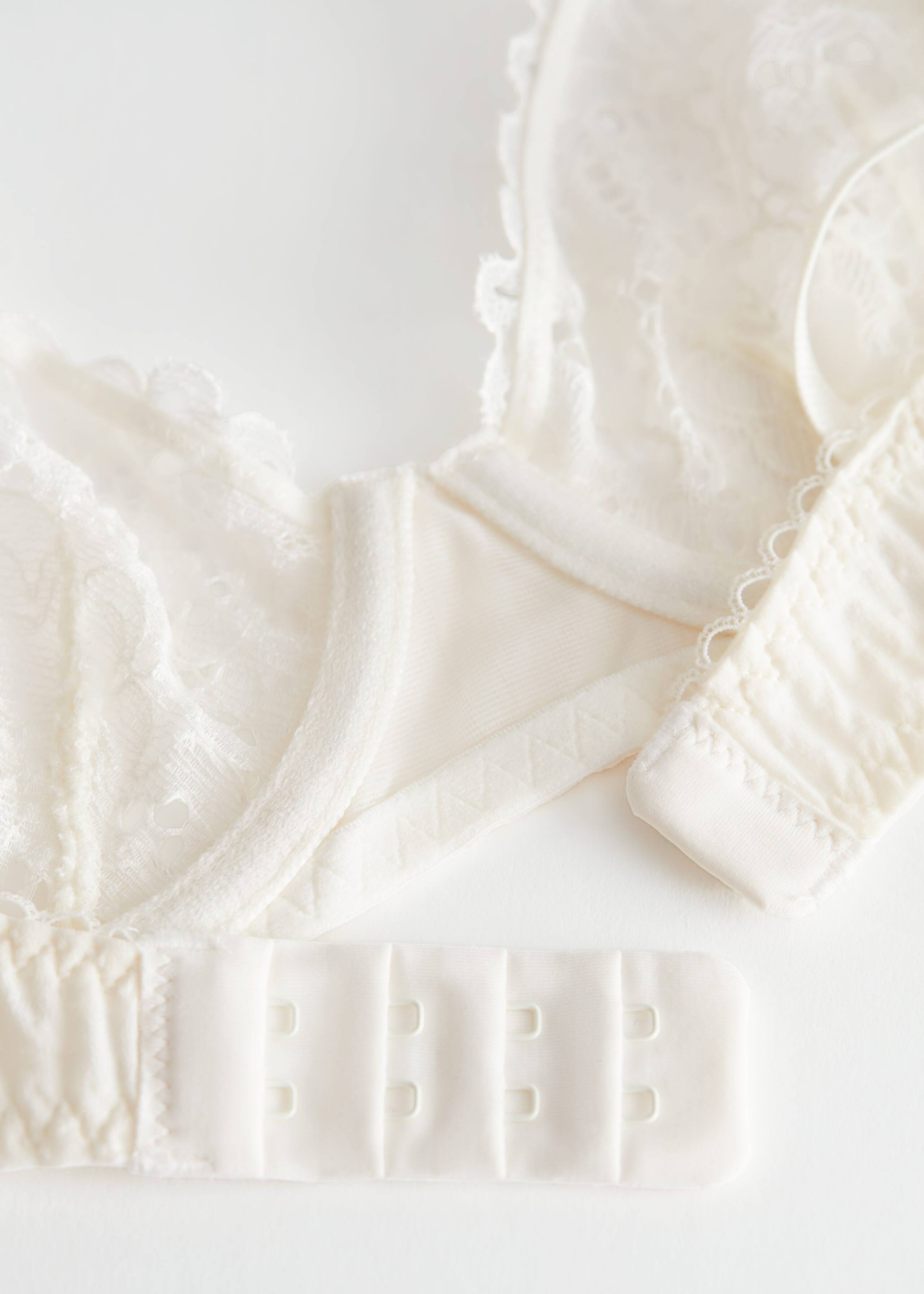 FloralLaceUnderwireBra - {{variantName}} - Detalle descriptivo