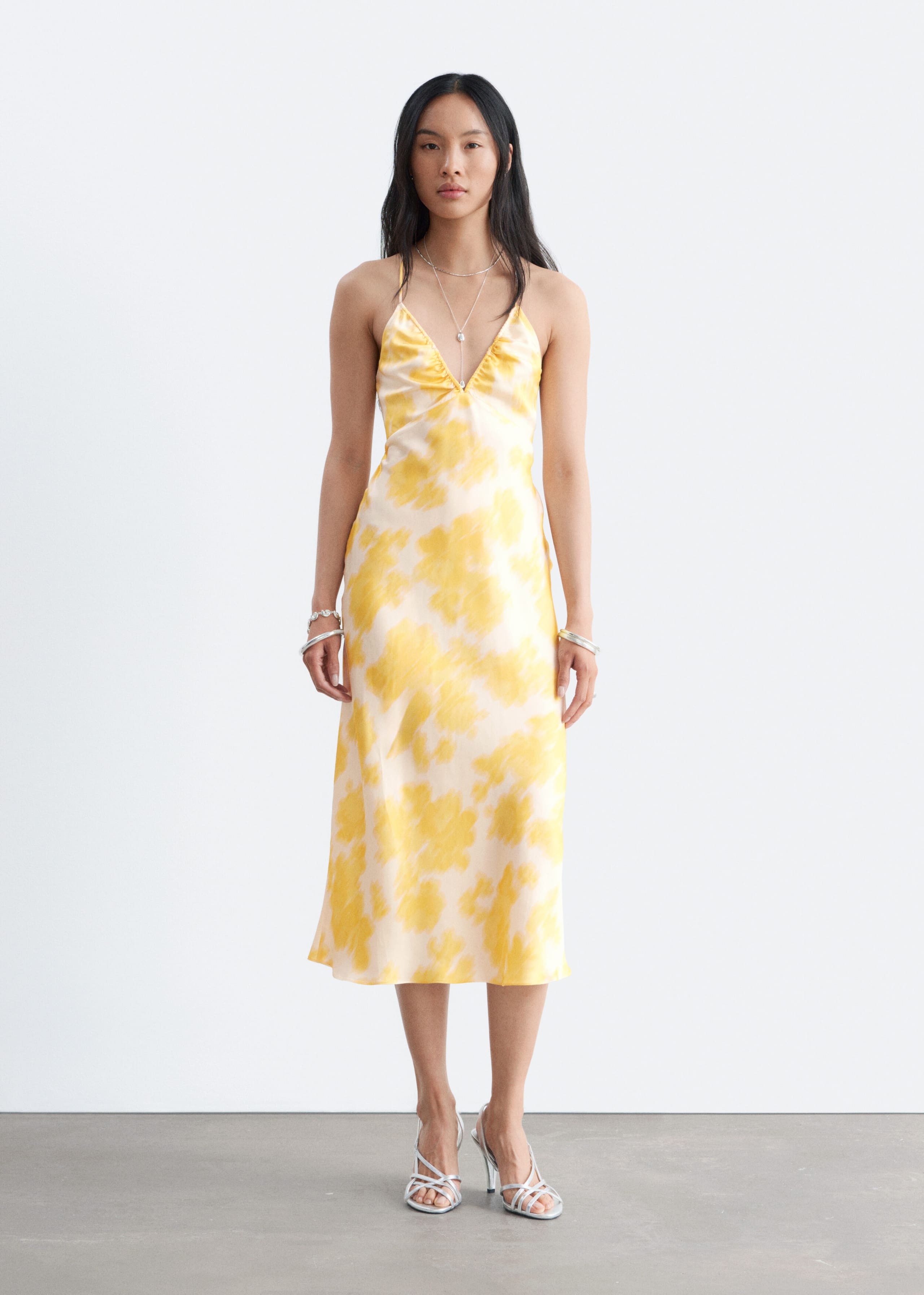 Robe combinaison midi en satin - Jaune - Lookbook
