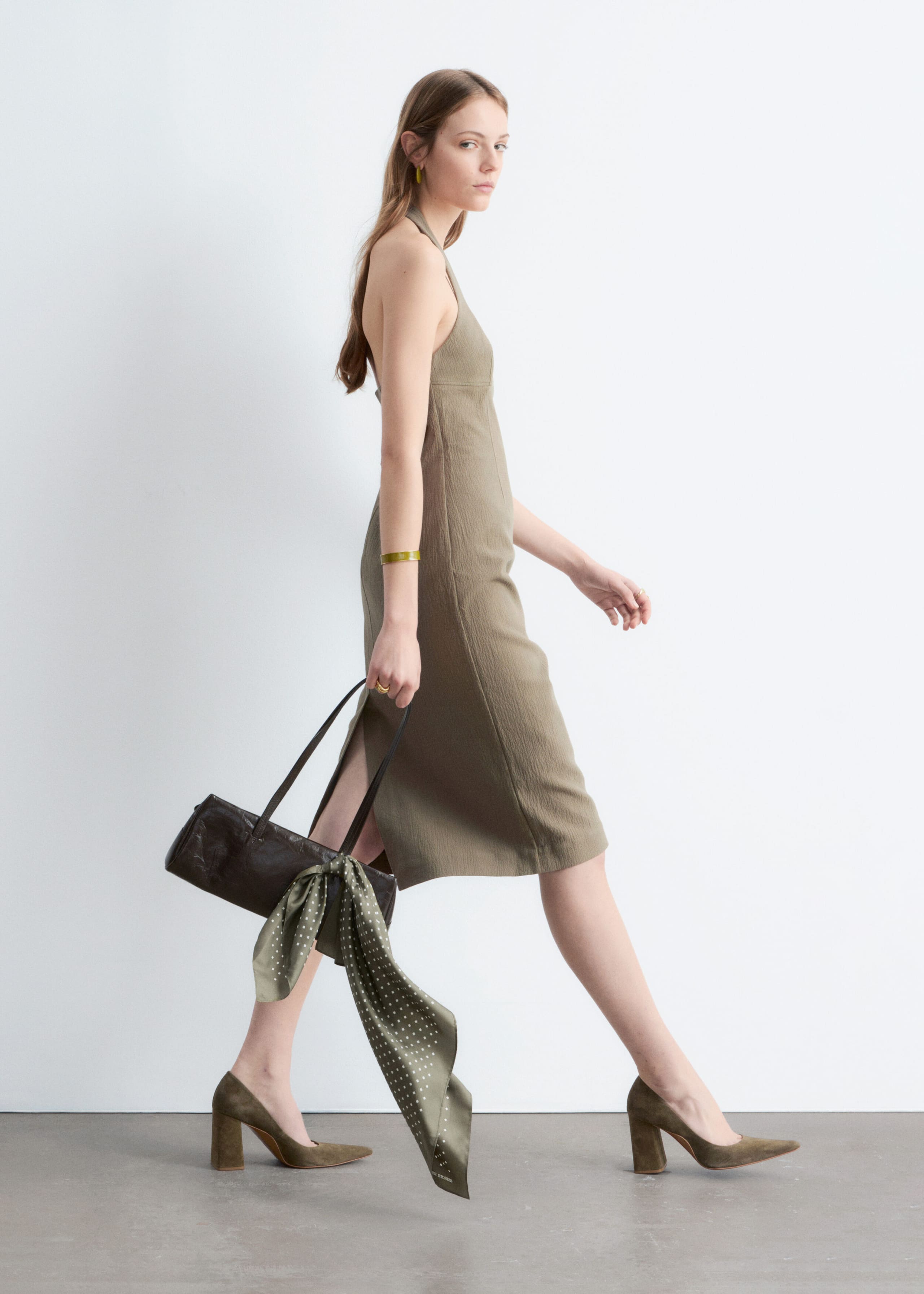 Image of Vestido midi con cuello halter