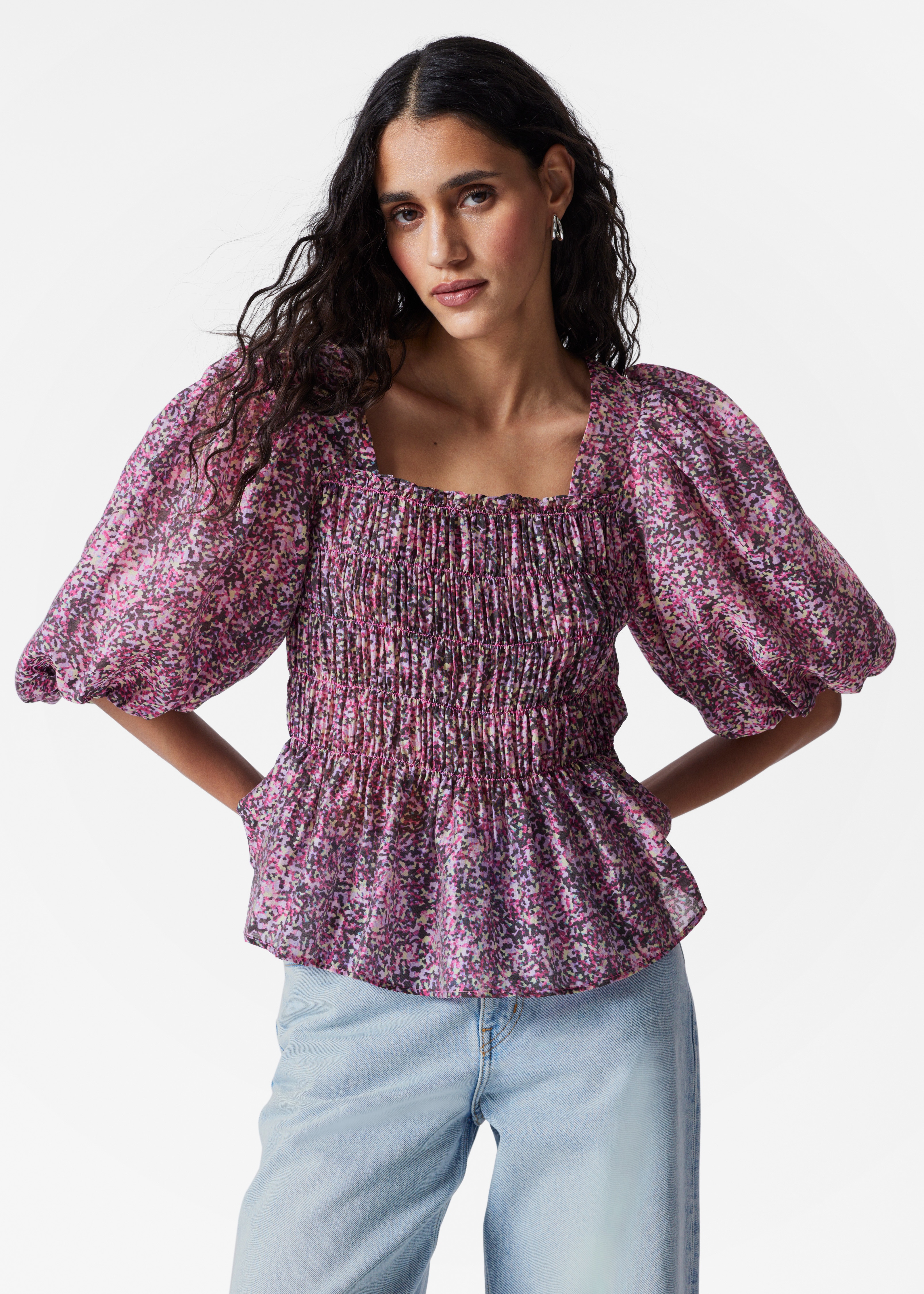 Halenka s nabíranými rukávy - Fialový vzor/Černá