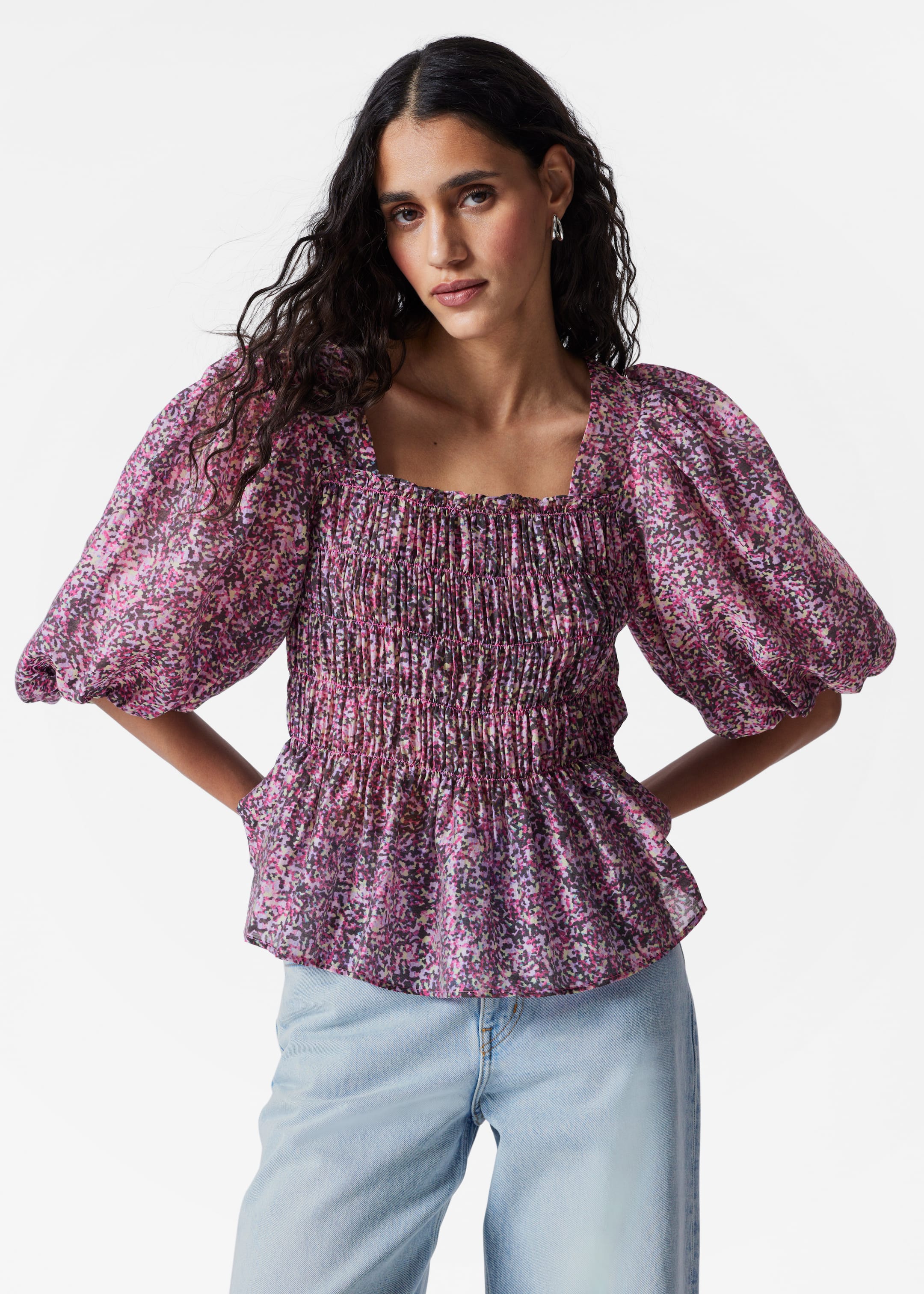 Visualizza immagine più grande: Blusa con maniche a sbuffo e lavorazione smock - Motivo viola - DONNA | H&M IT 1