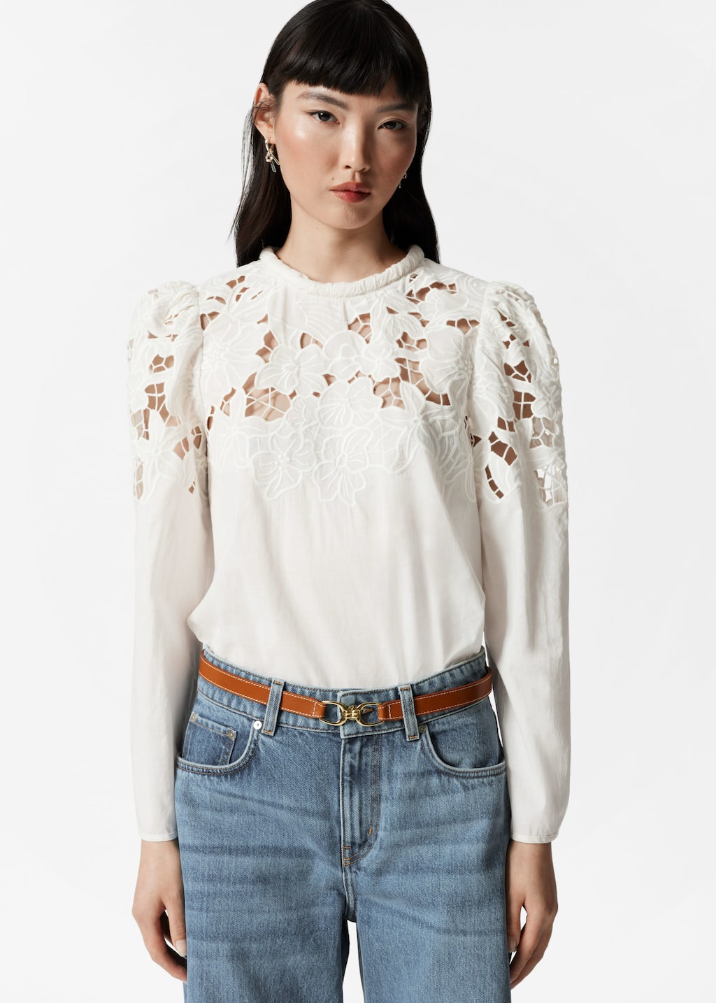 Image of Blusa bordada con mangas abullonadas
