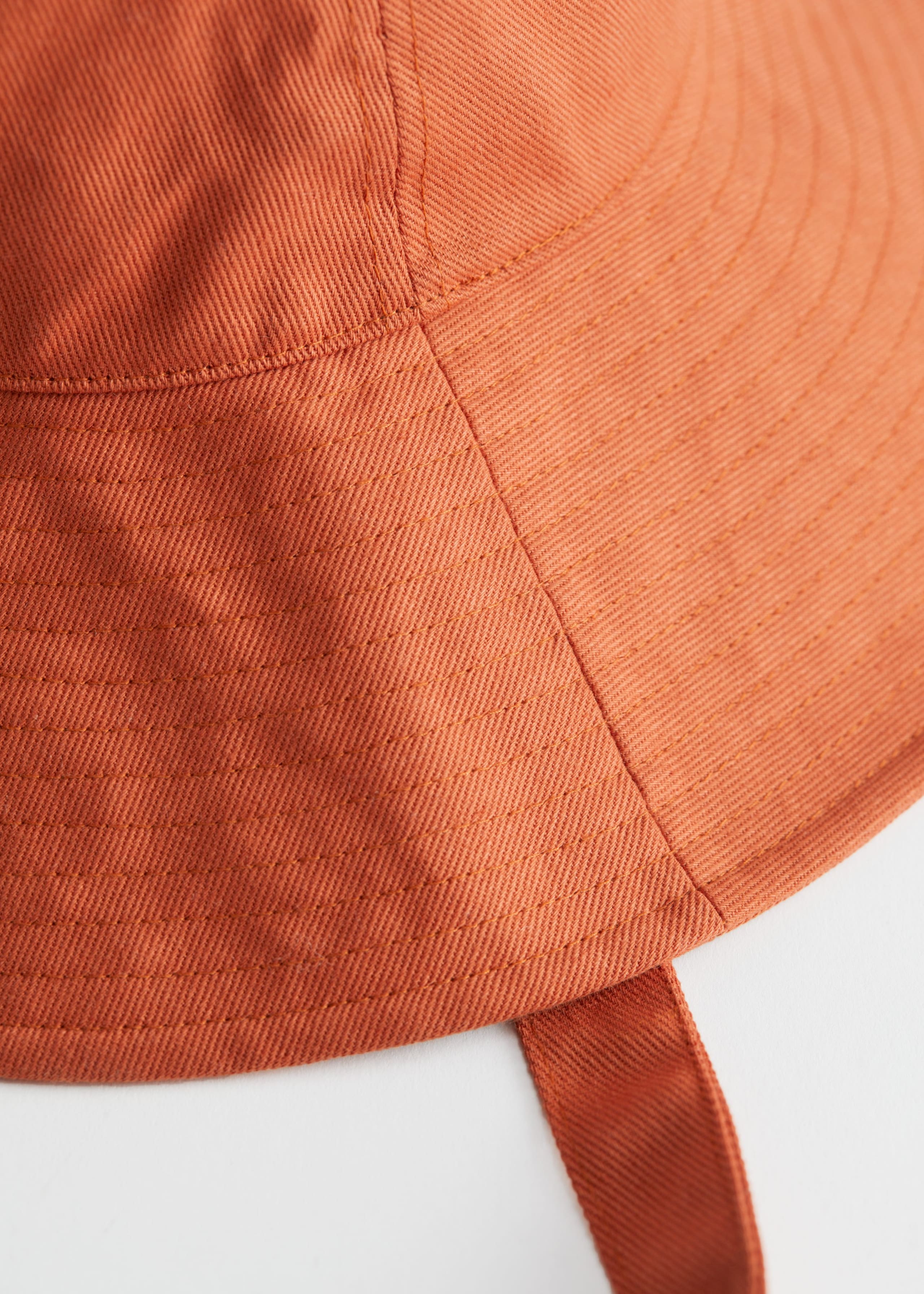 Ribbon Bucket Hat - {{variantName}} - Detalle descriptivo