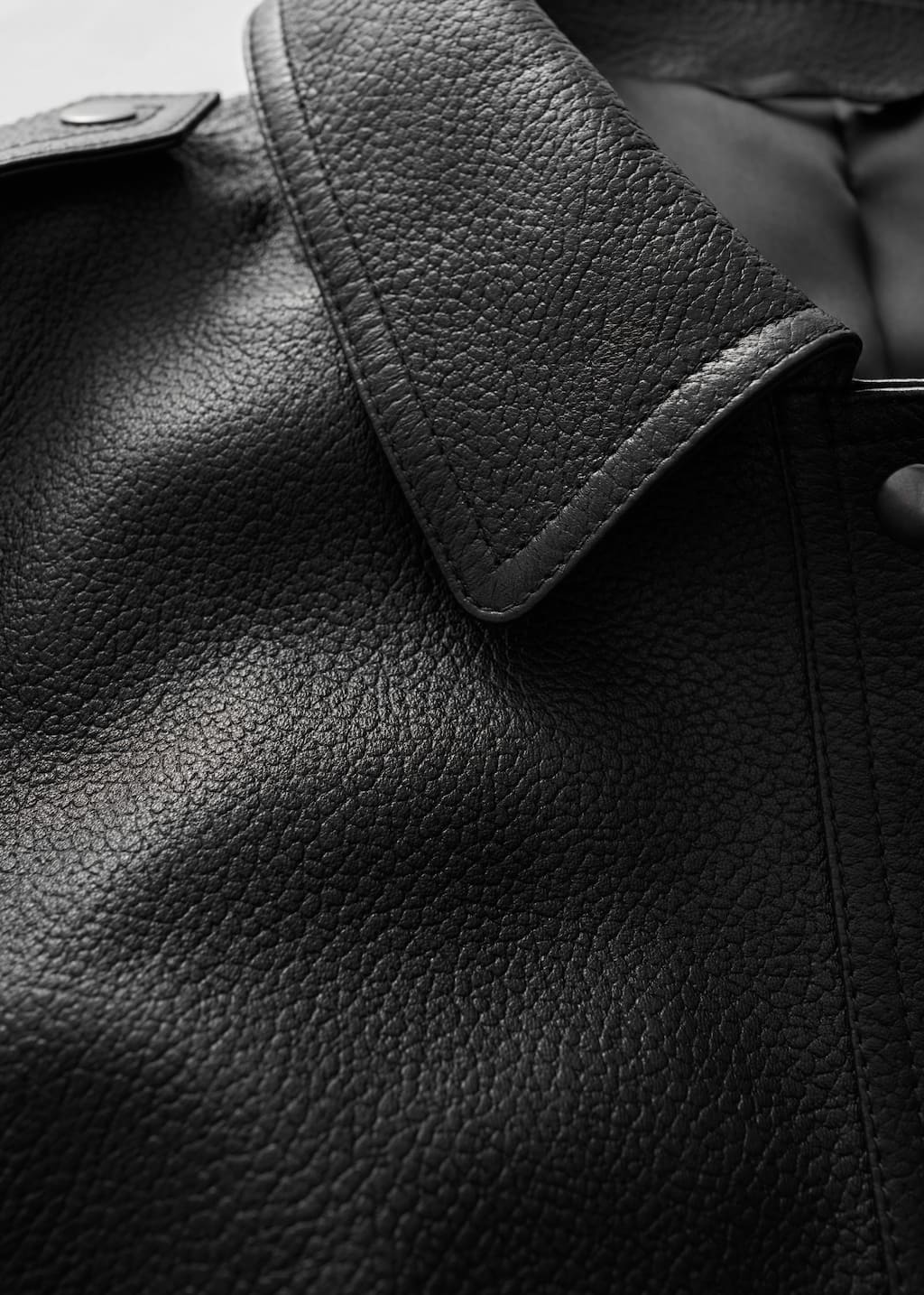 Boxy Buttoned Leather Jacket - {{variantName}} - Descriptive Detail