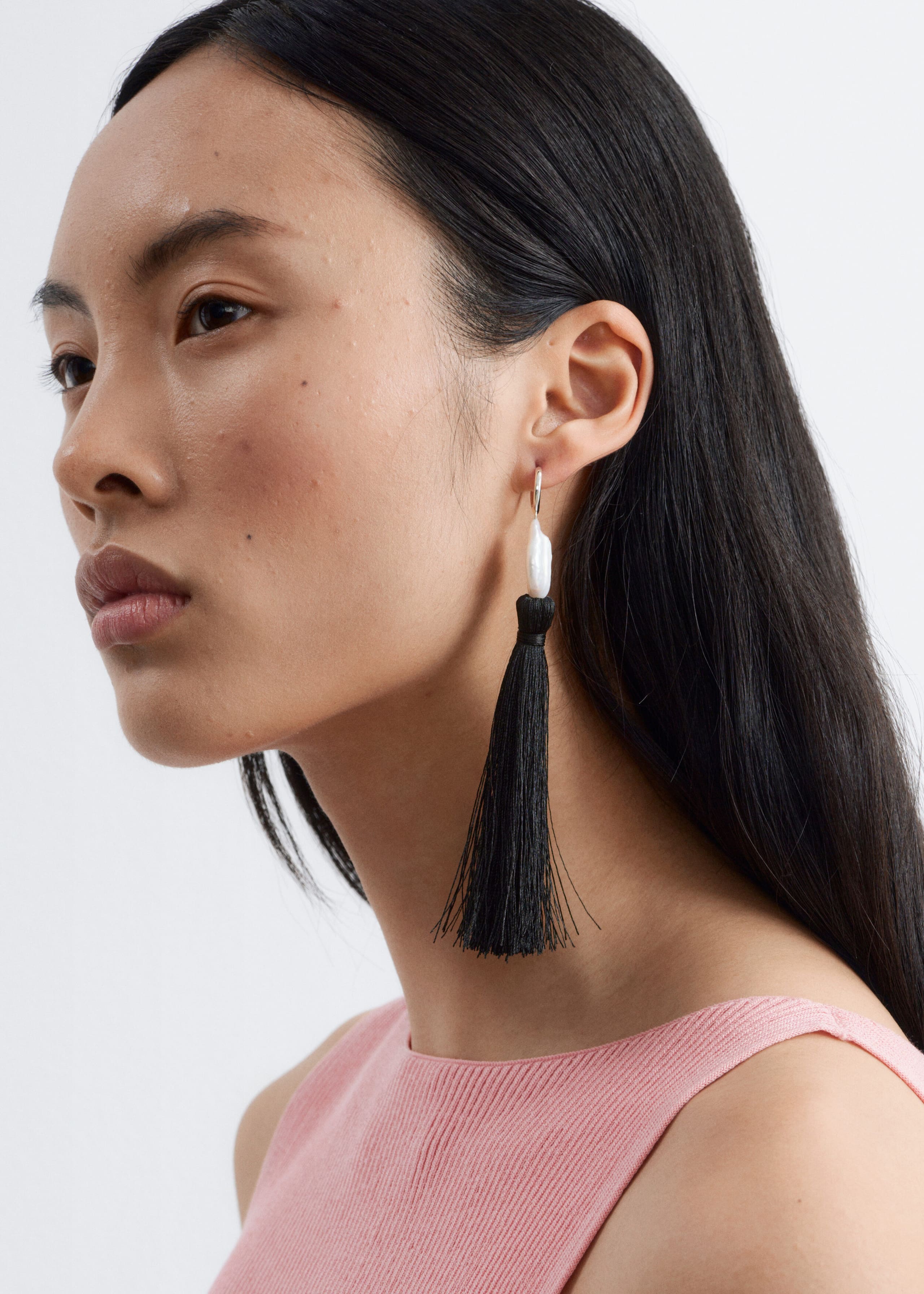 Pearl Tassel Hoop Earrings - Silber/Schwarz - Lookbook