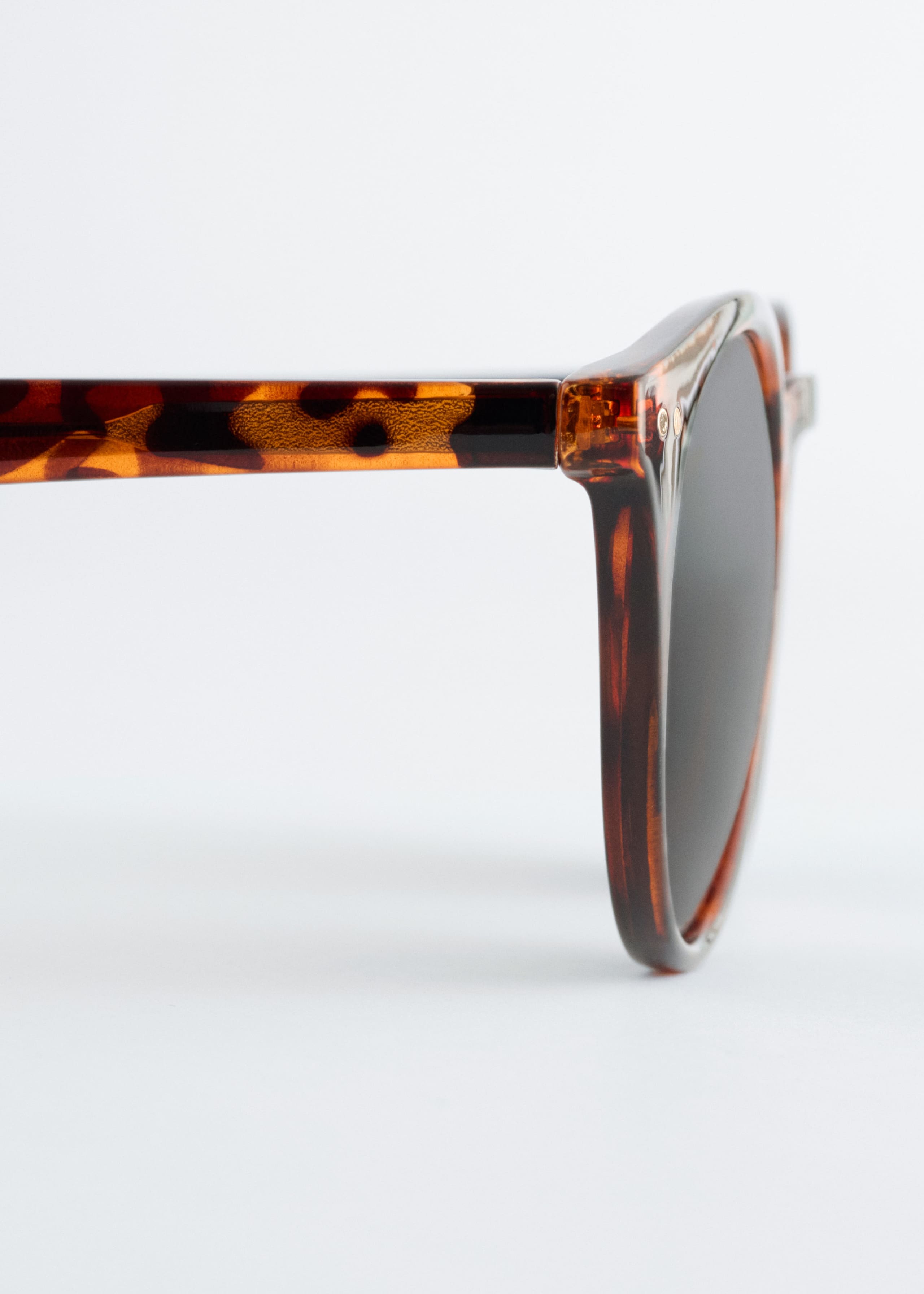 Image of Klassiska solglasögon med runda bågar