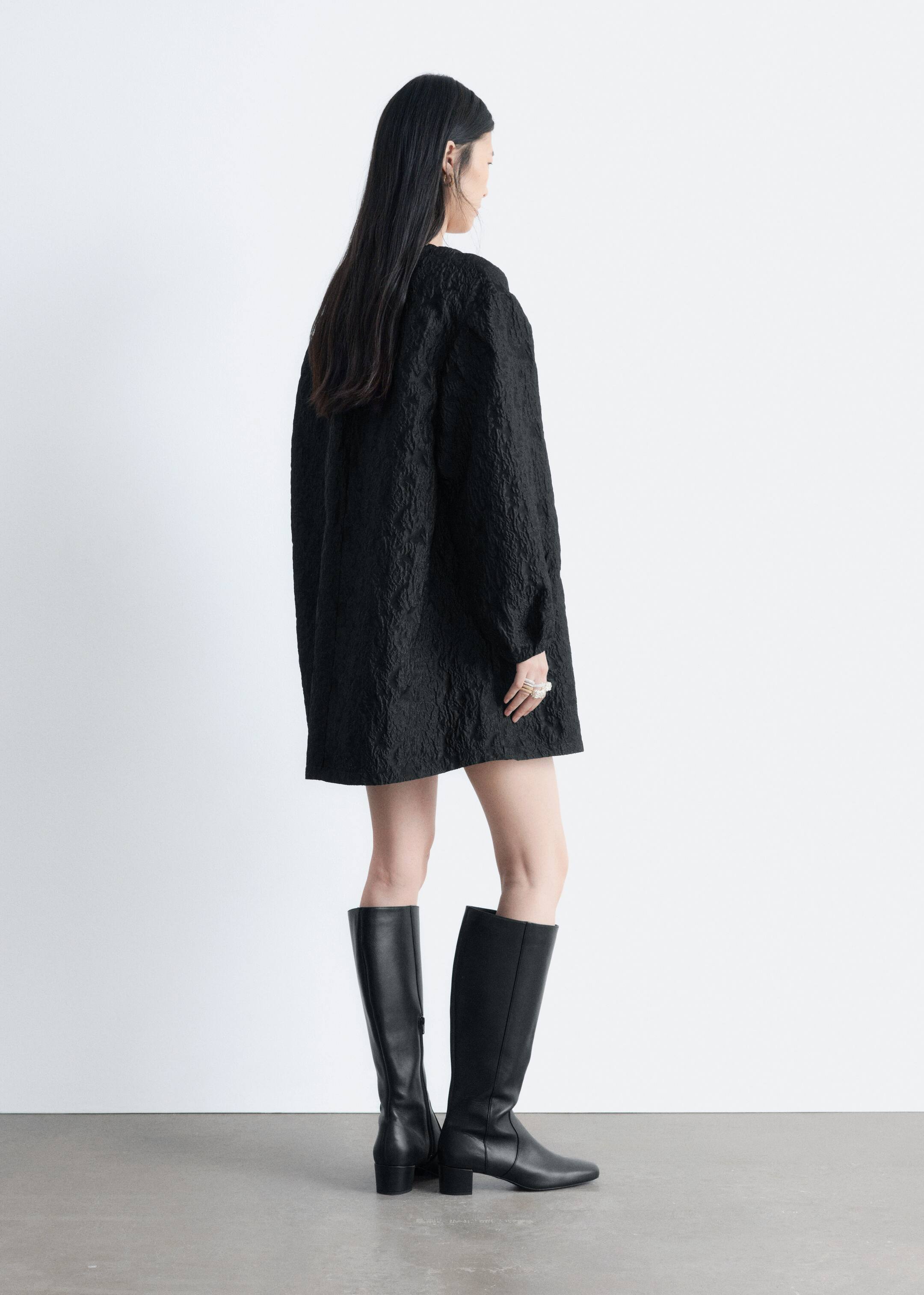 Ver imagem maior: Vestido curto jacquard com atilhos à frente - Preto - SENHORA | H&M PT 5