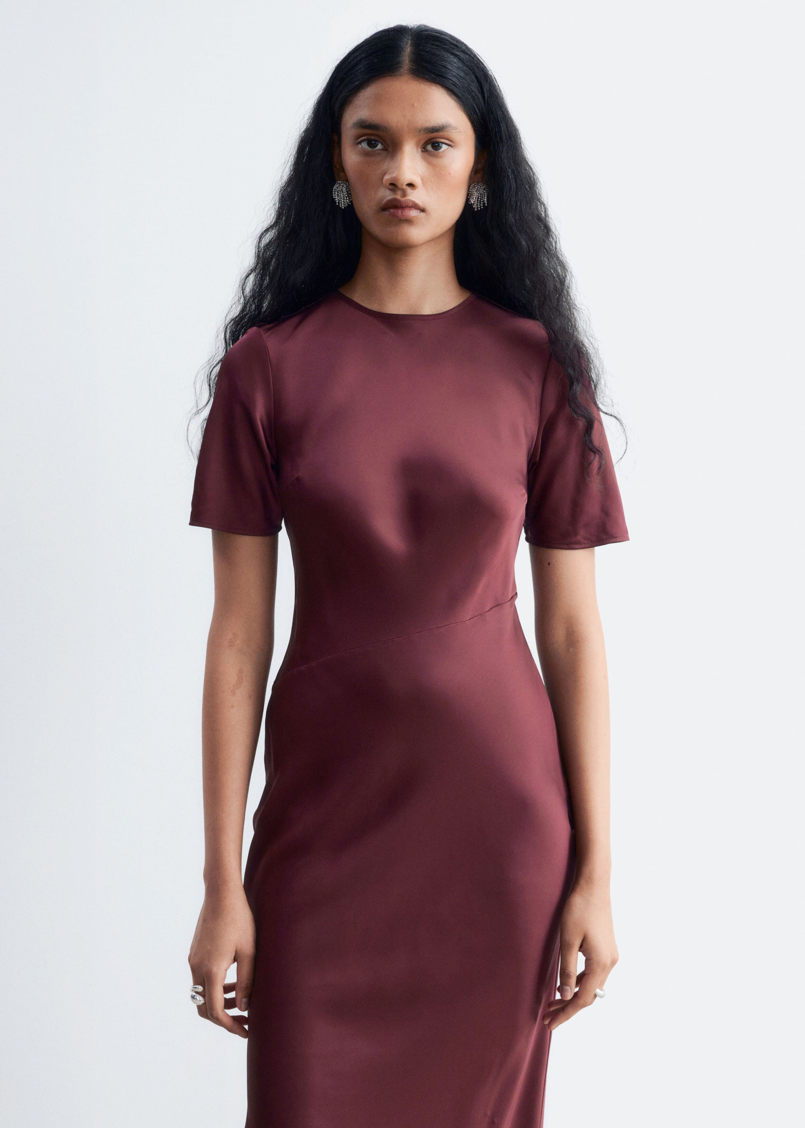 Langes Kleid mit kurzen Ärmeln - Dunkelbraun - Lookbook