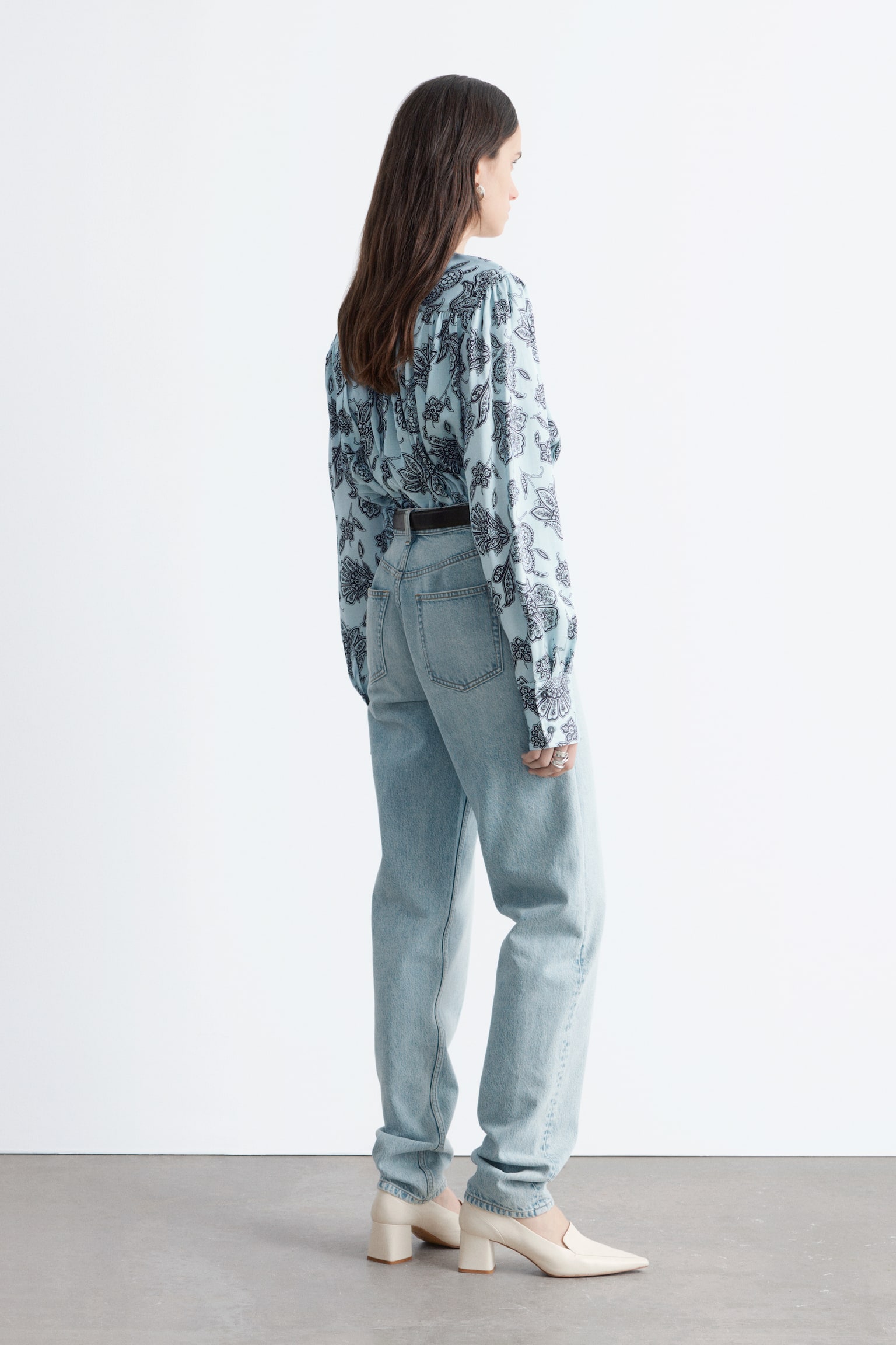 Blusa con arricciature - Motivo cashmere azzurro/Beige - 4