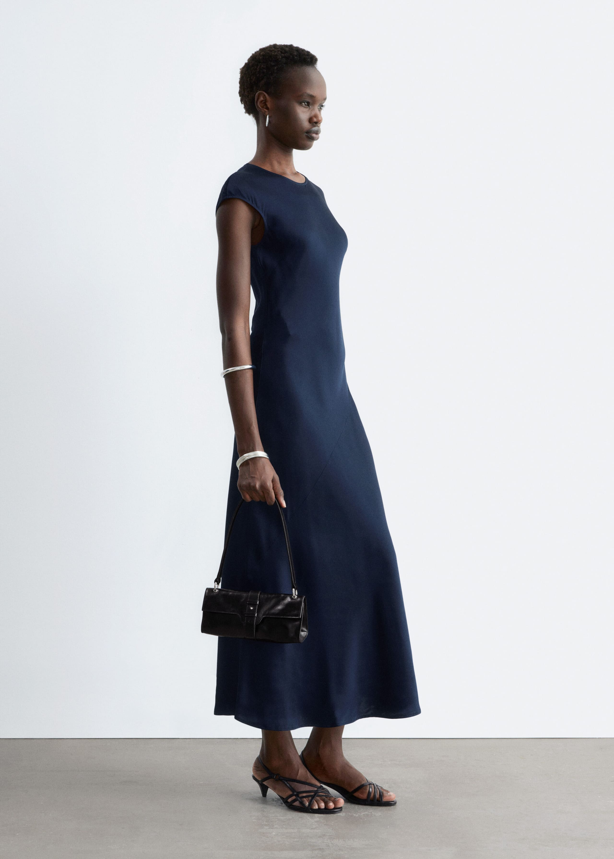 Robe longue ajustée en satin - Marron Clair - Lookbook