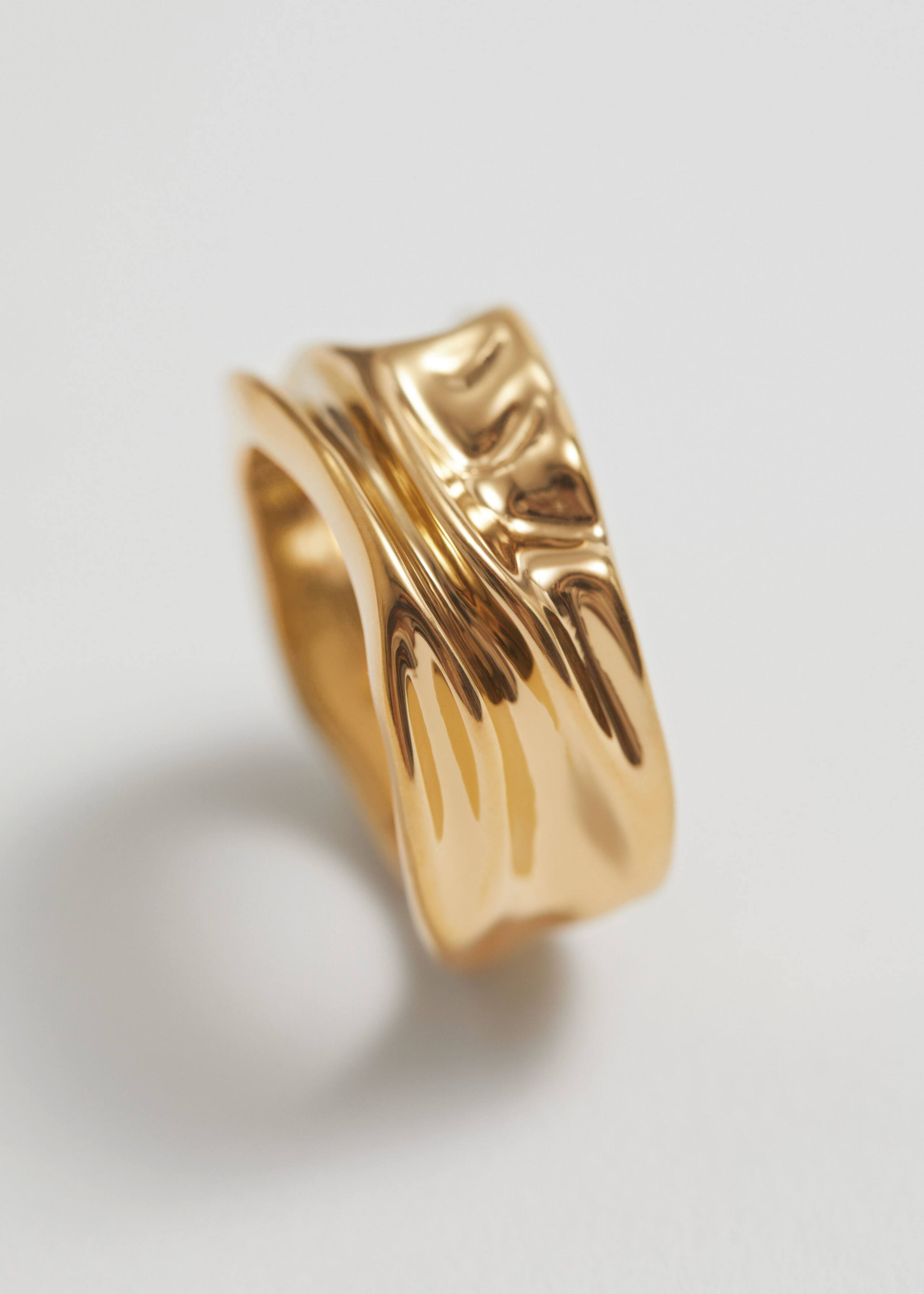 Anillo escultórico - {{variantName}} - Detalle descriptivo