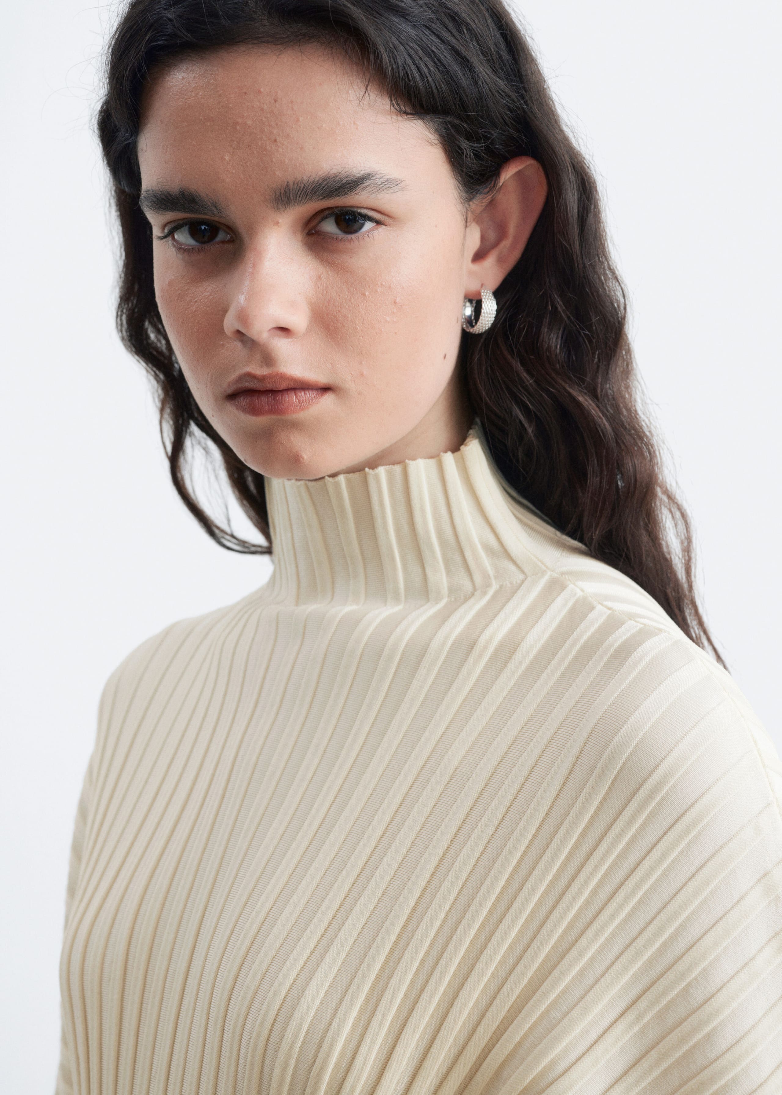 Maglione a coste con collo a lupetto - Verde - Lookbook