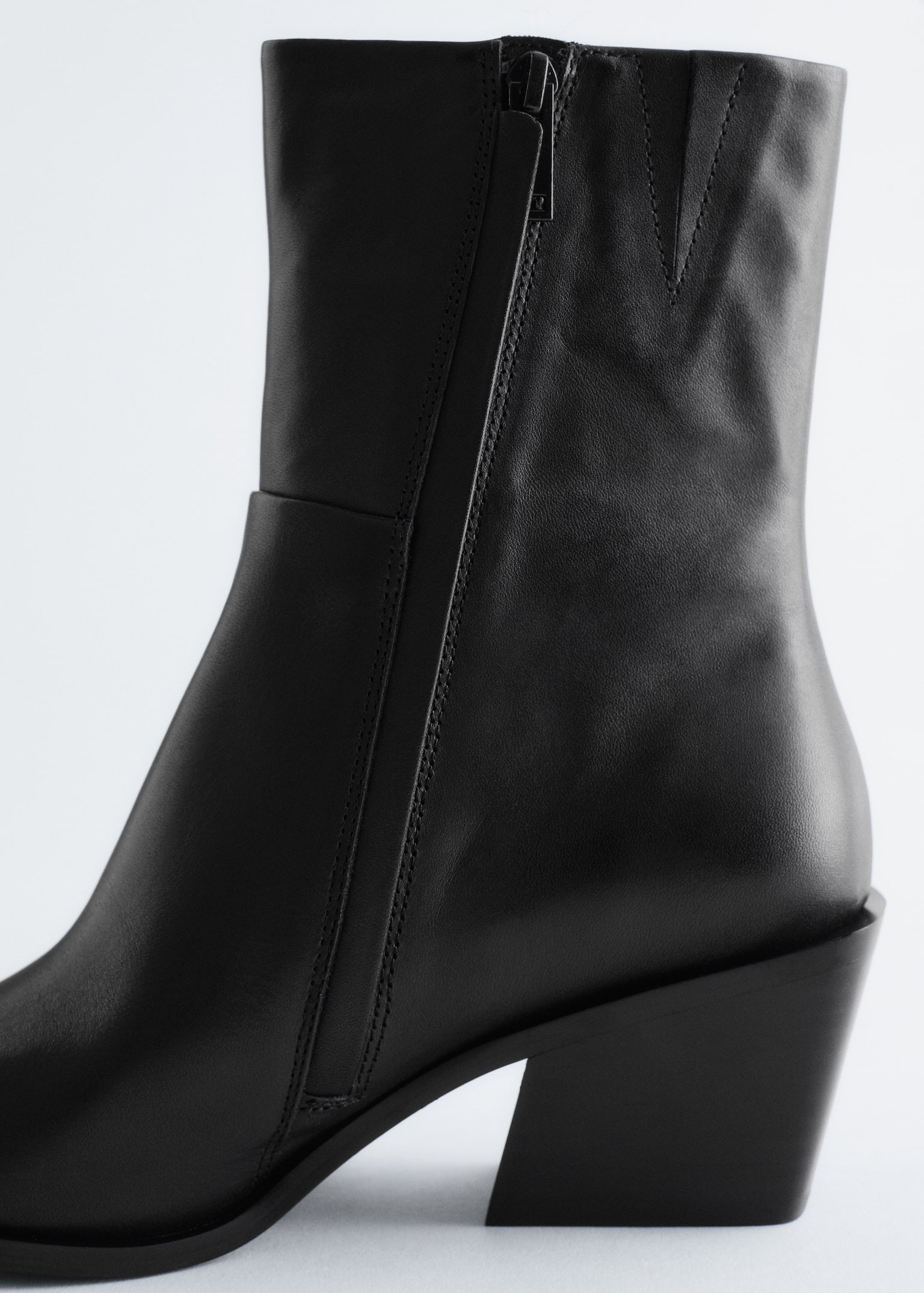Sleek Leather Cowboy Boots - Preto/Castanho - 4