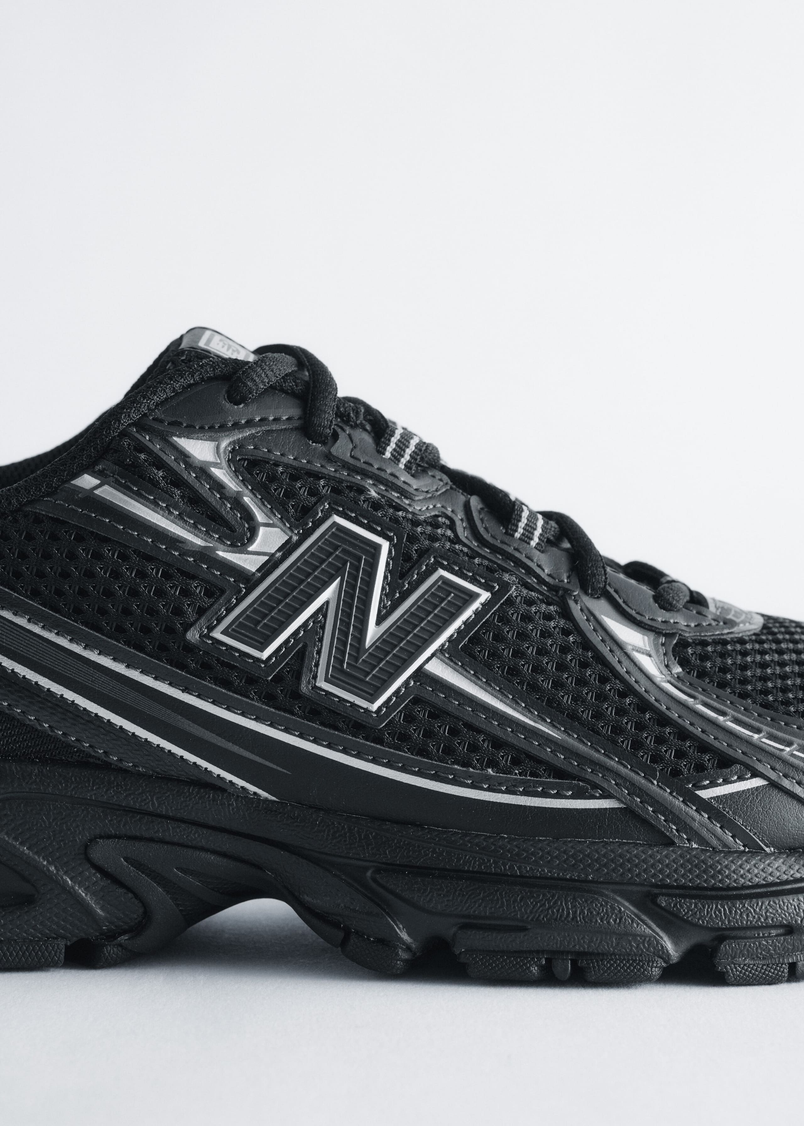 New Balance 740 Sneakers - Black - Still Life