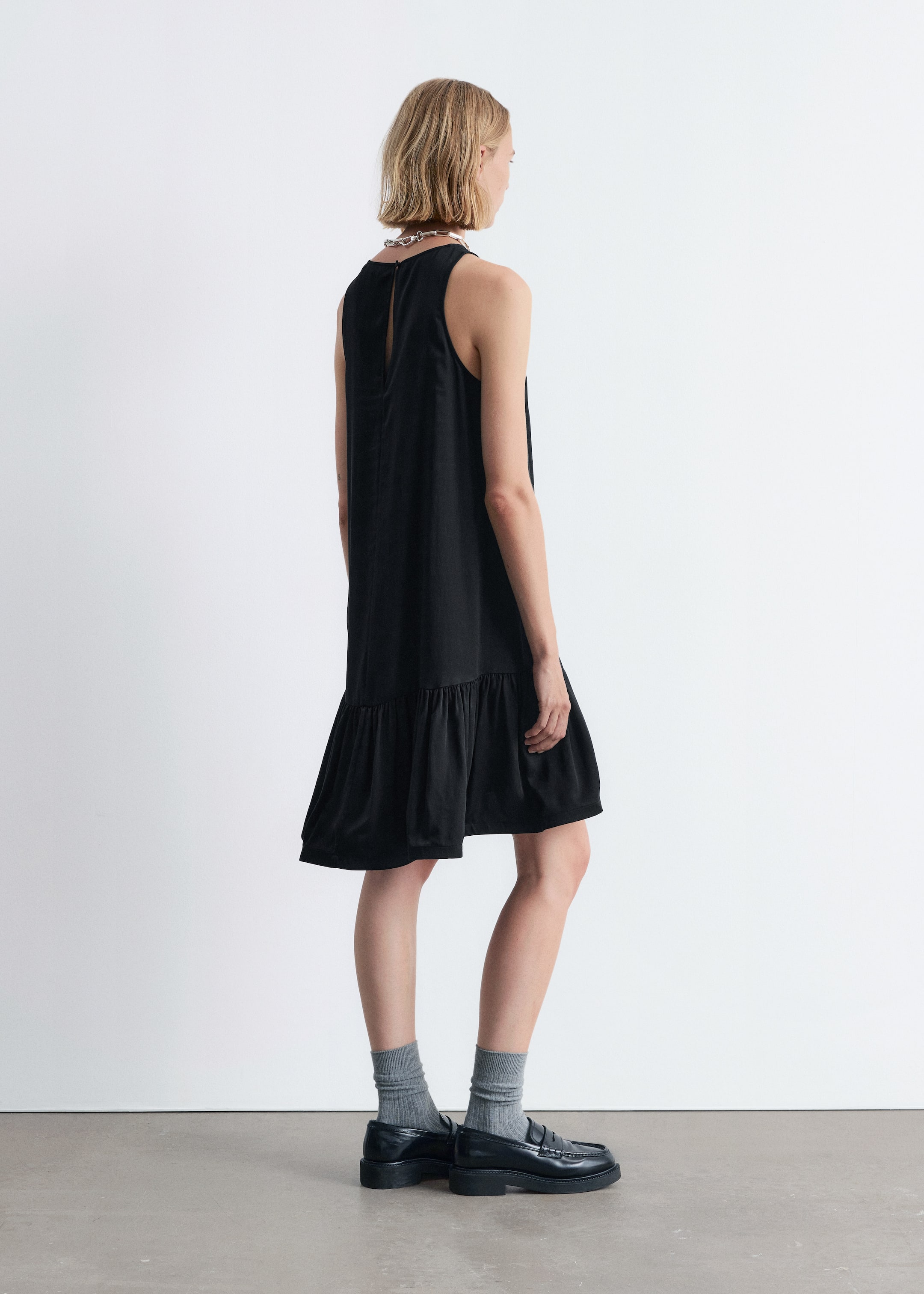 Größeres Bild anzeigen: Minikleid mit Rüschen - Schwarz - Ladies | H&M AT 5