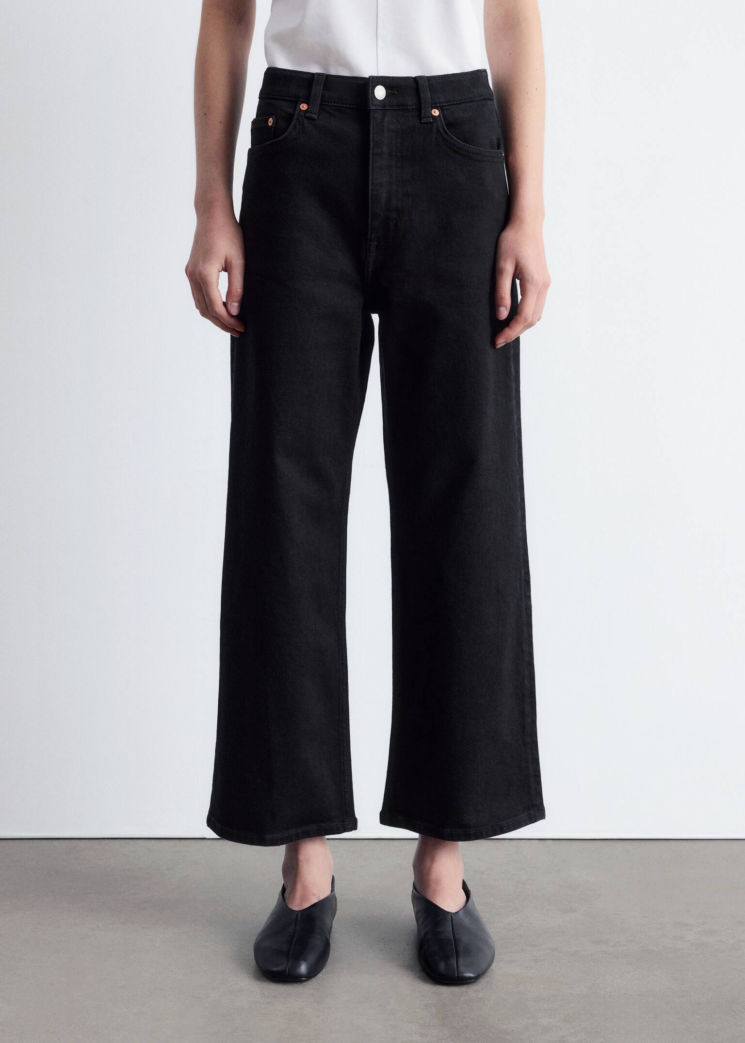 Verkürzte Jeans mit weitem Bein - Schwarz/Mittelblau/Hellblau/Weiß - 7