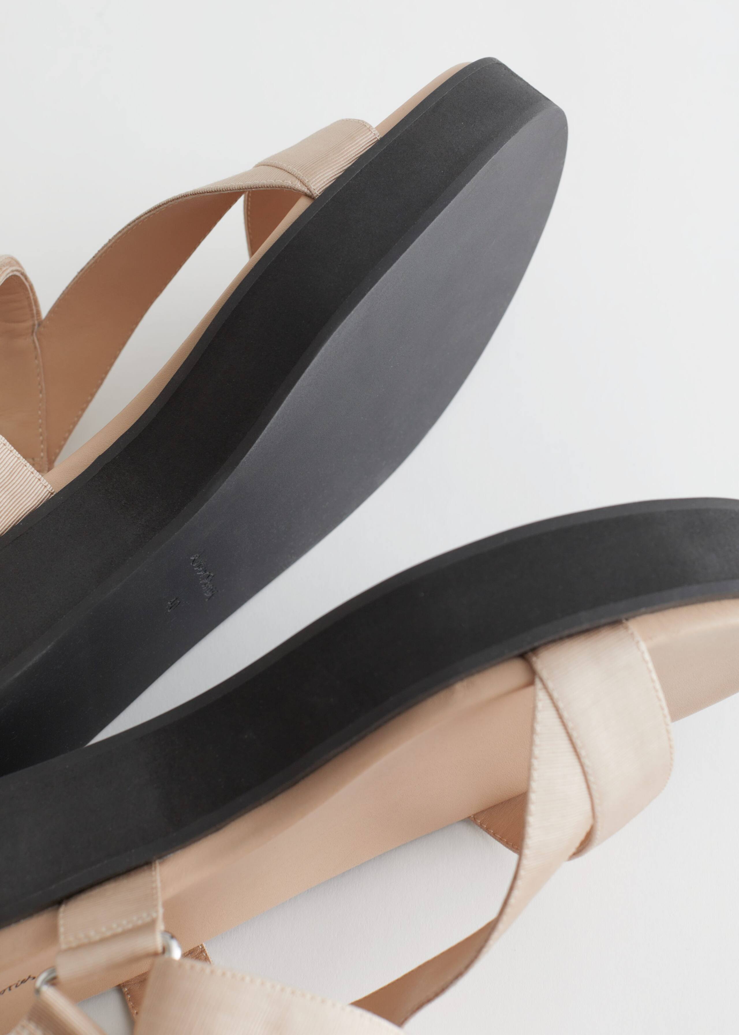 Technical Strap Platform Sandals - {{variantName}} - Detalle descriptivo