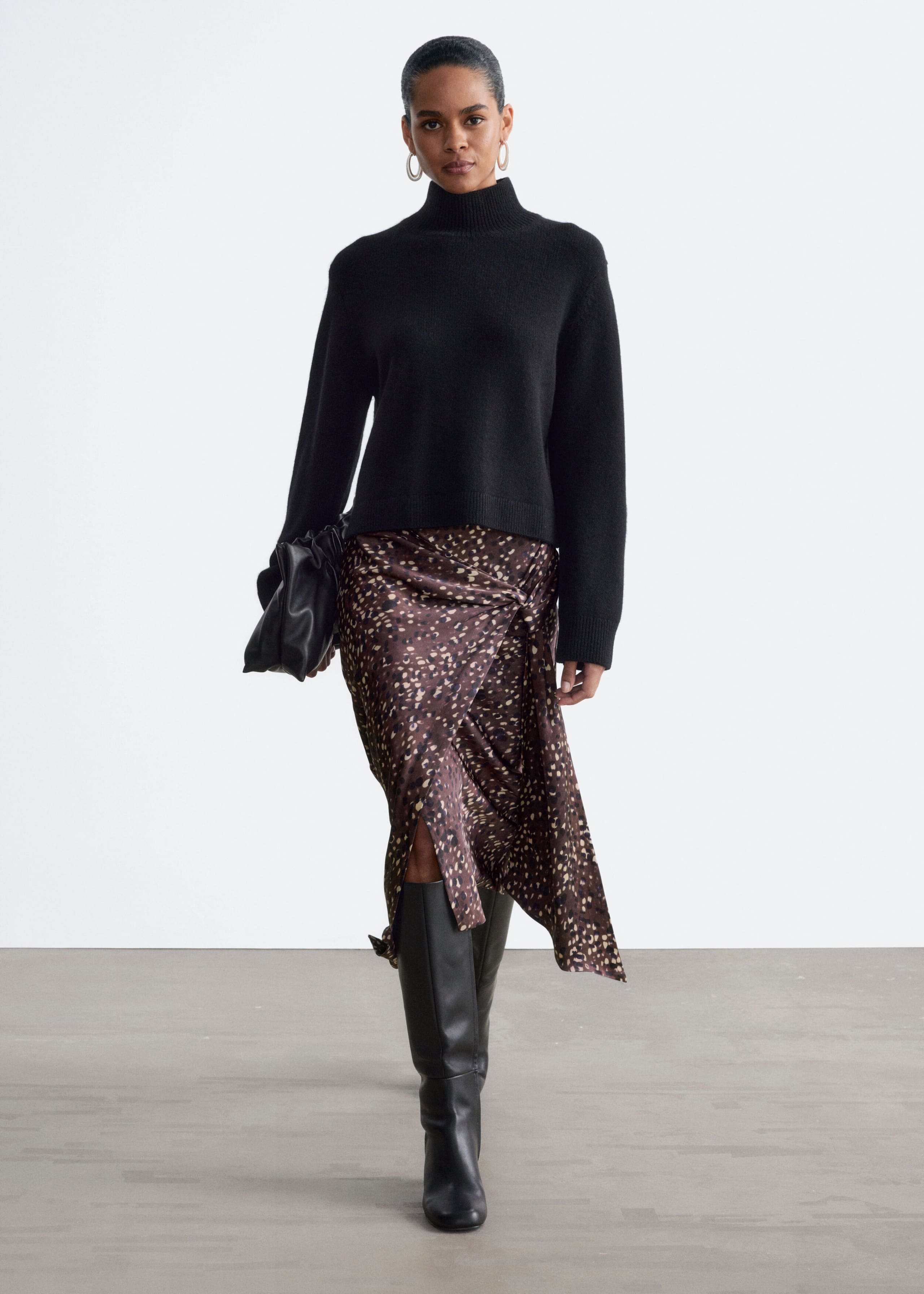 Wool-Cashmere Mock Neck Jumper - Black - Lookbook