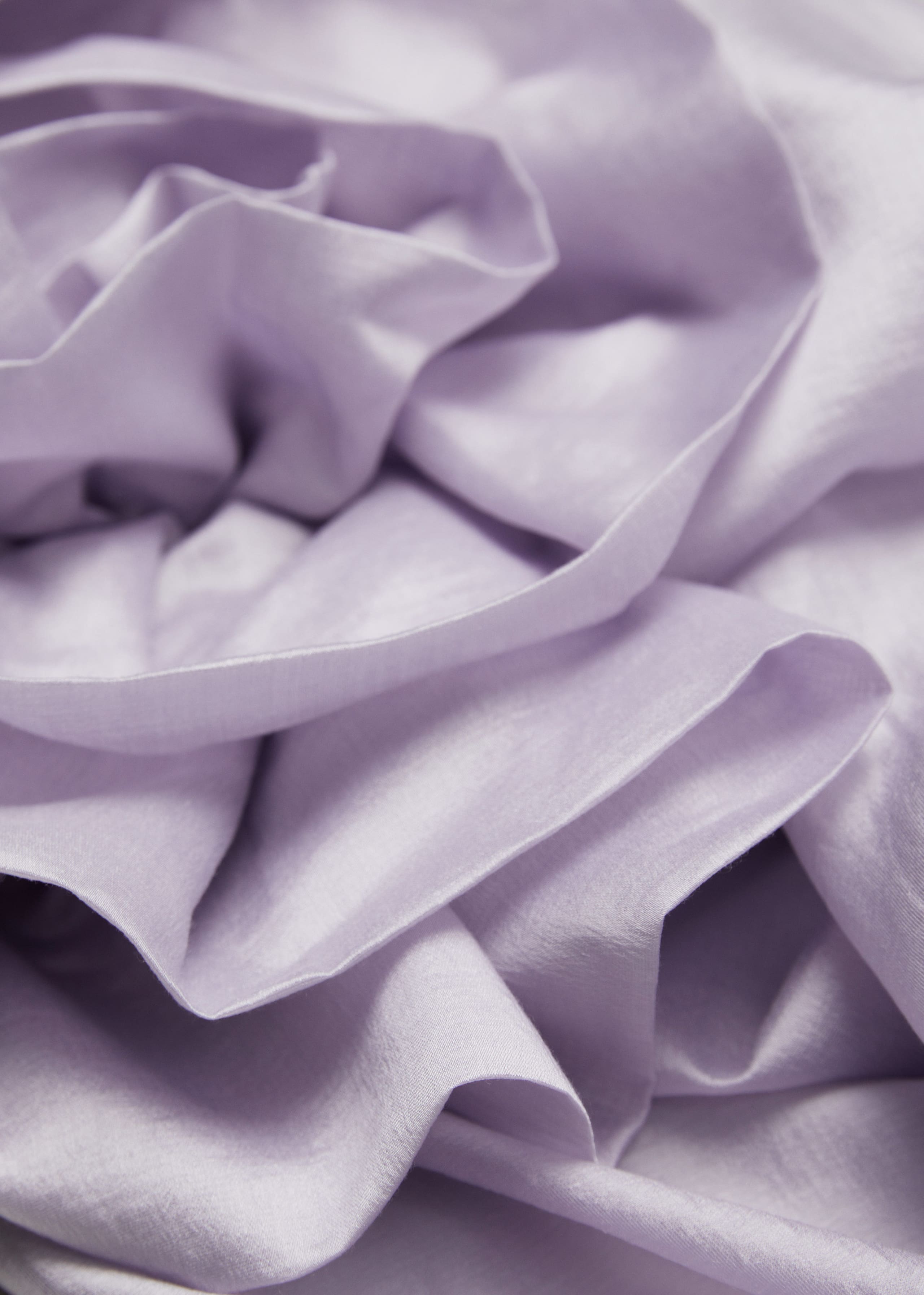 Blusa velata con dettaglio rosa - {{variantName}} - Descrizione dettagliata