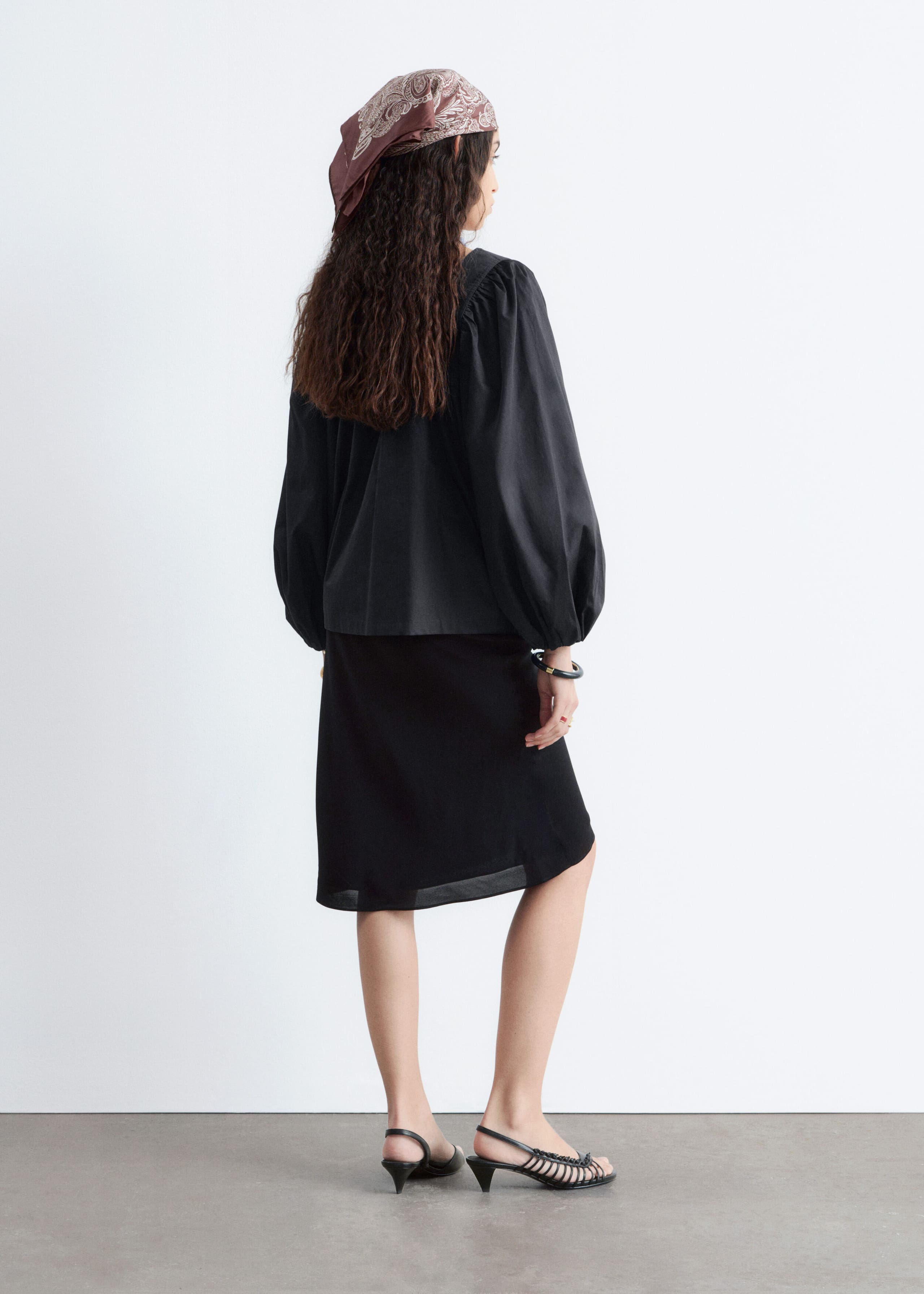 Bluse mit Karree-Ausschnitt - Schwarz - Lookbook