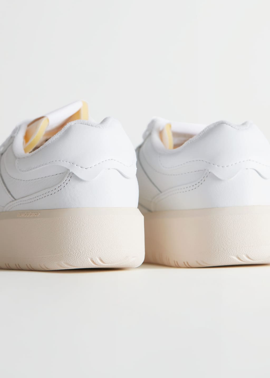New Balance CT302 Chunky Court Sneakers - {{variantName}} - Detalle descriptivo