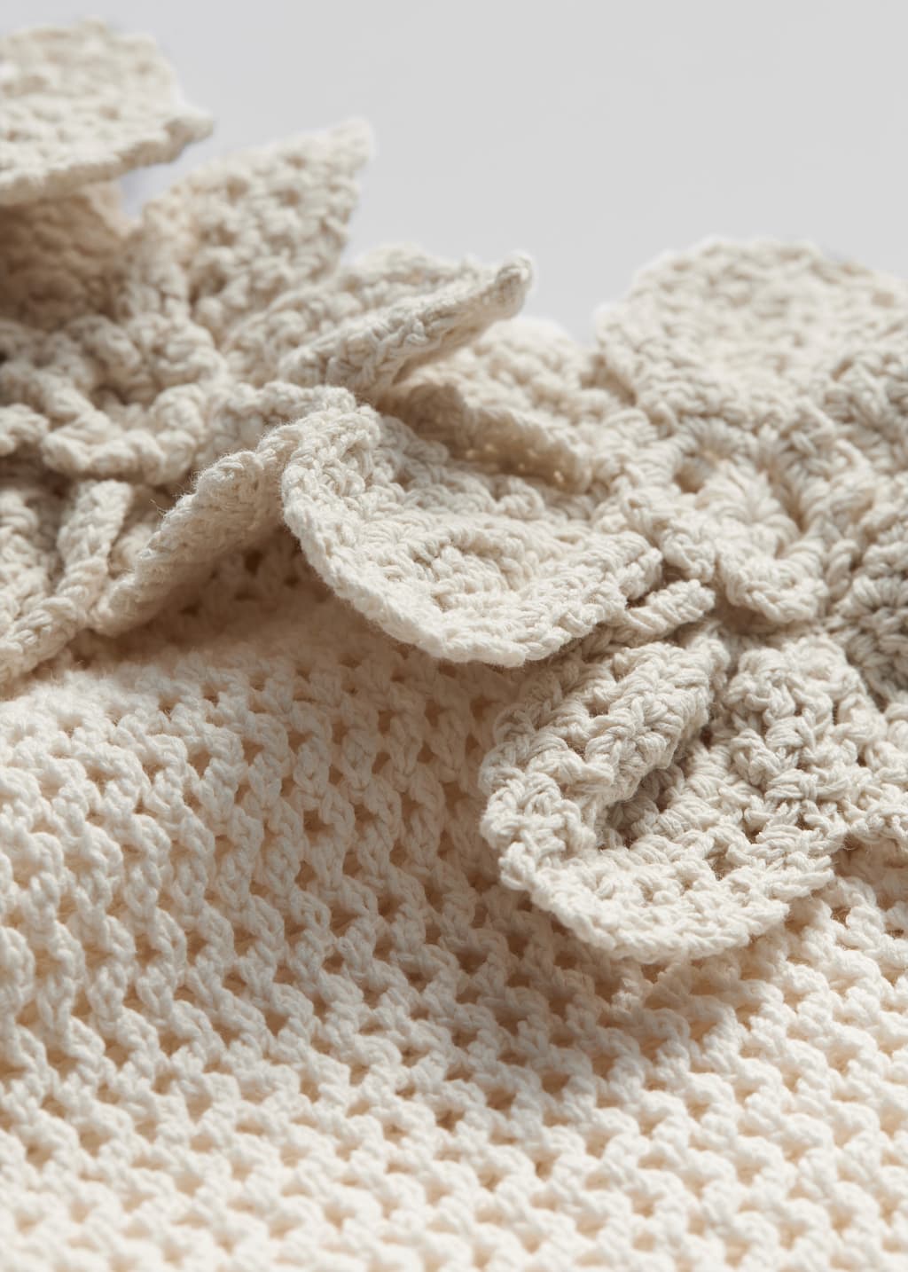 Robe midi asymétrique en crochet - {{variantName}} - Descriptive Detail