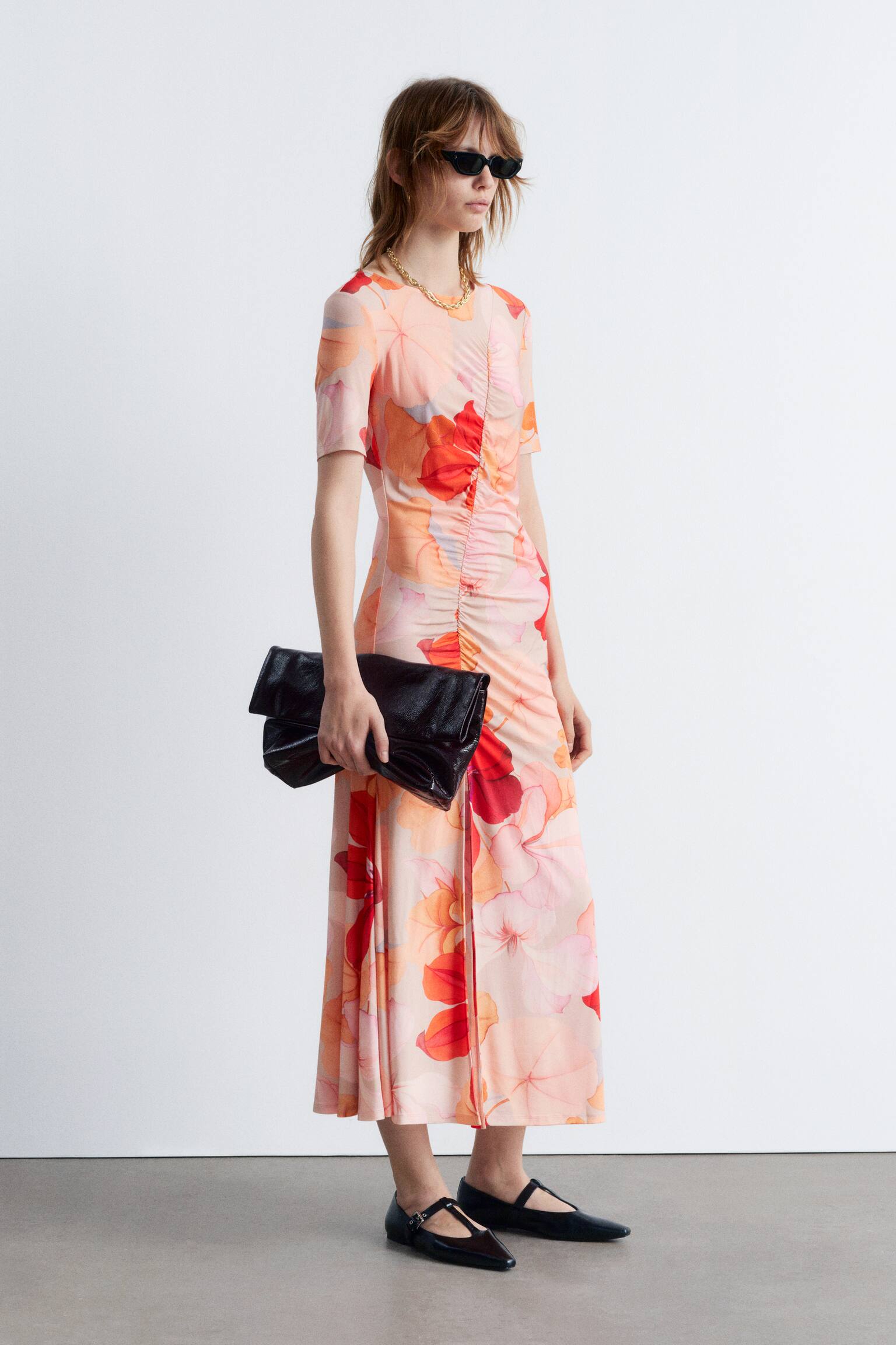 Robe midi froncée à manches courtes - Imprimé floral orange/rouge - 7