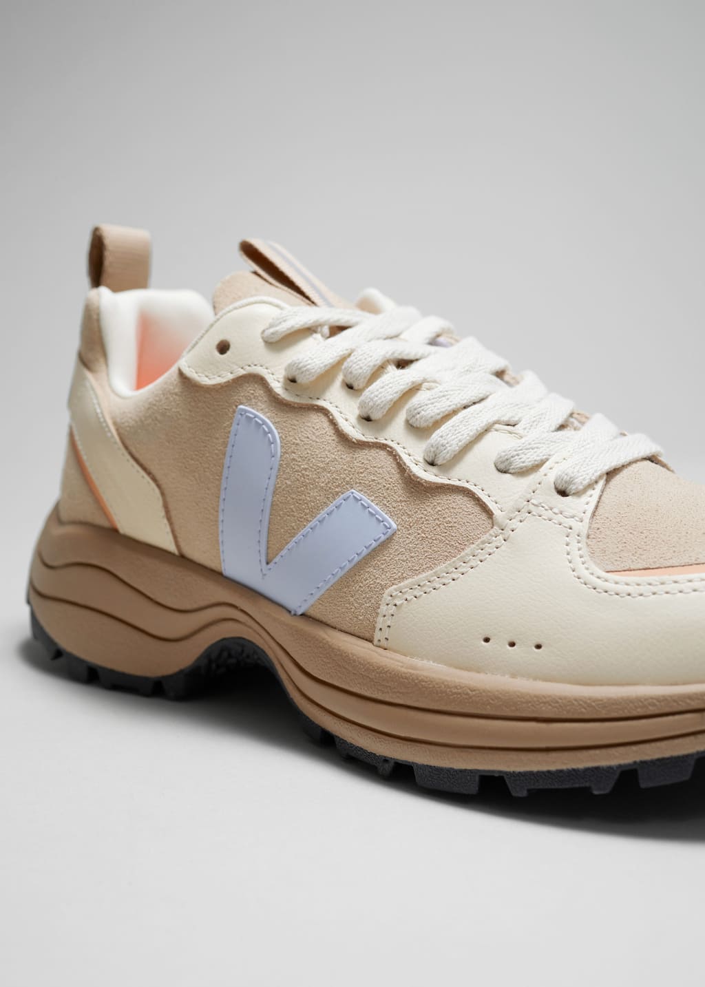 Veja Venturi Sneakers - {{variantName}} - Descriptive Detail