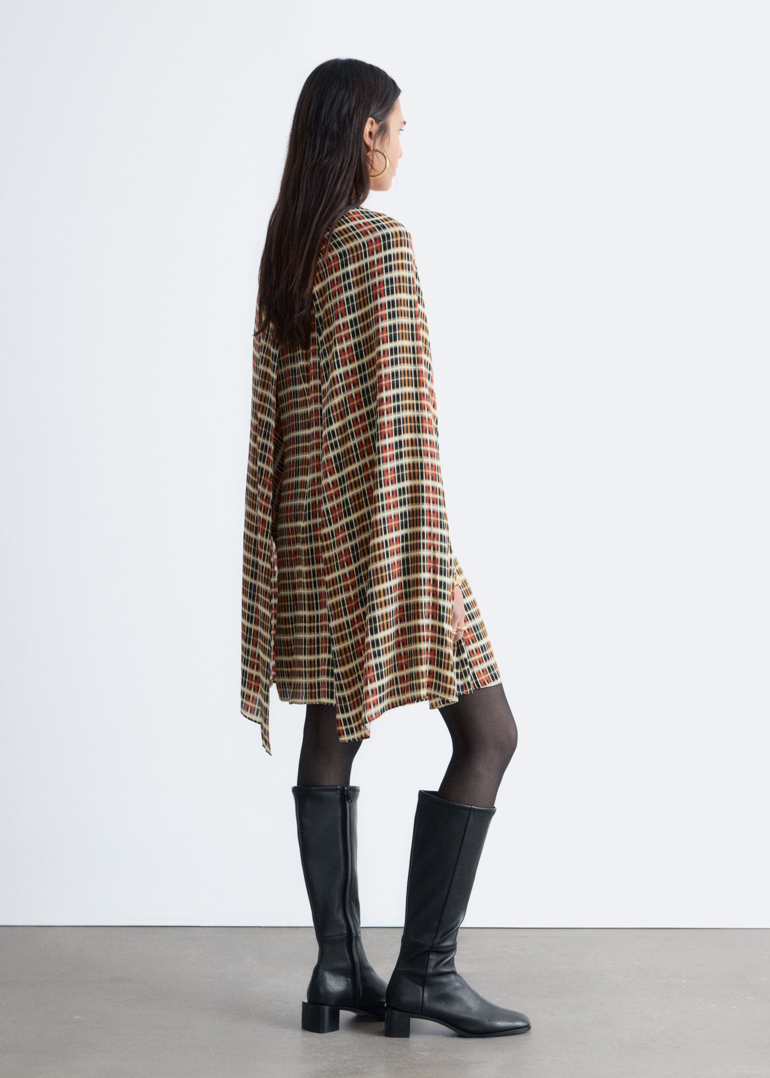 Image of Robe courte style cape