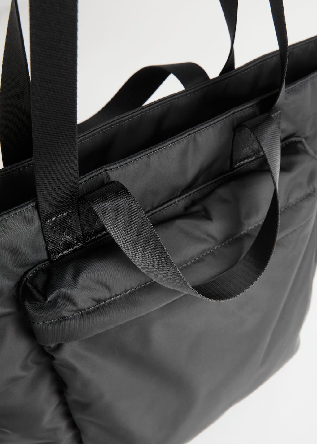 Nylon Front Pocket Tote Bag - {{variantName}} - Descrizione dettagliata