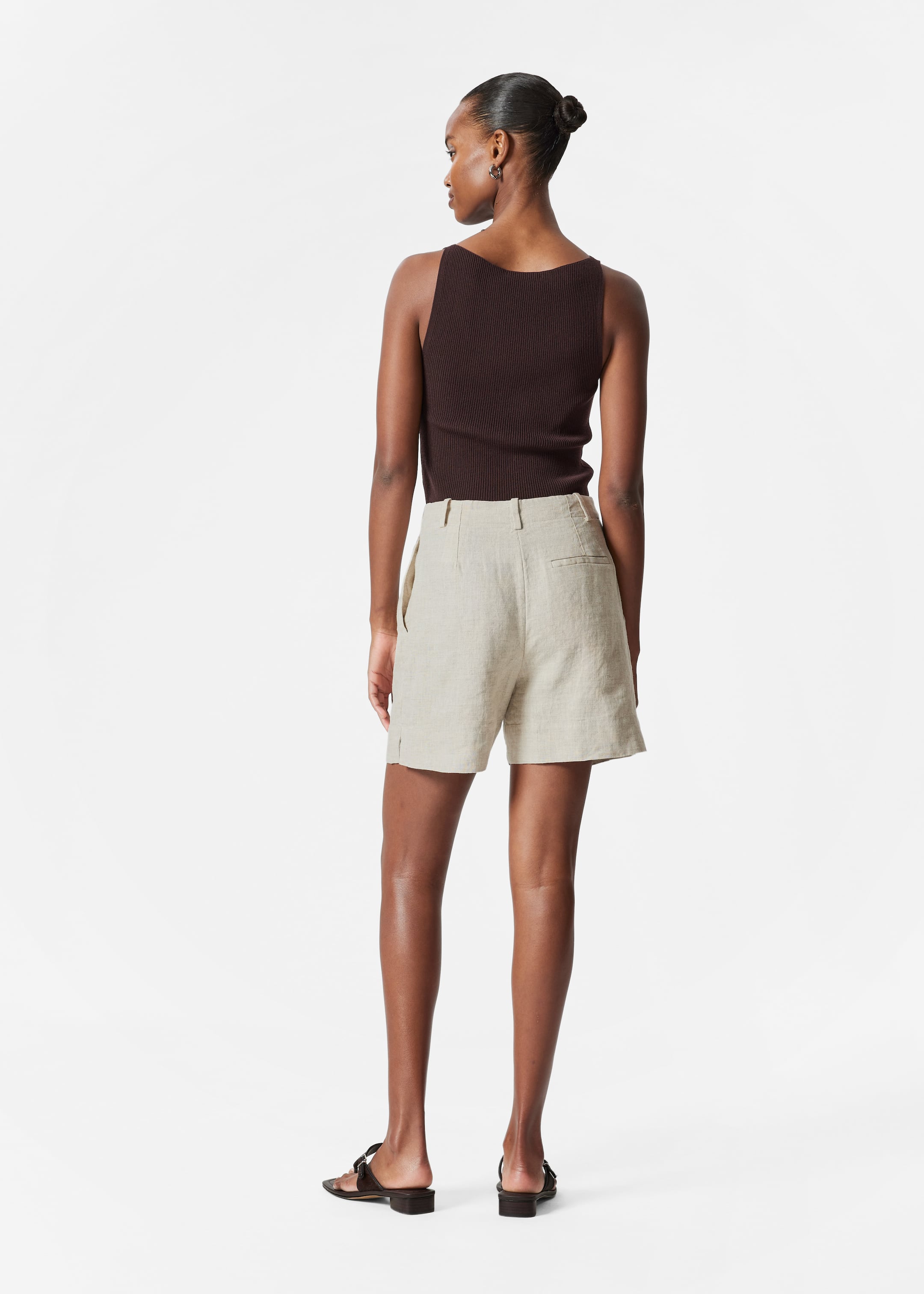 Größeres Bild ansehen: Elegante Leinenshorts - Weizen - Ladies | H&M DE 4