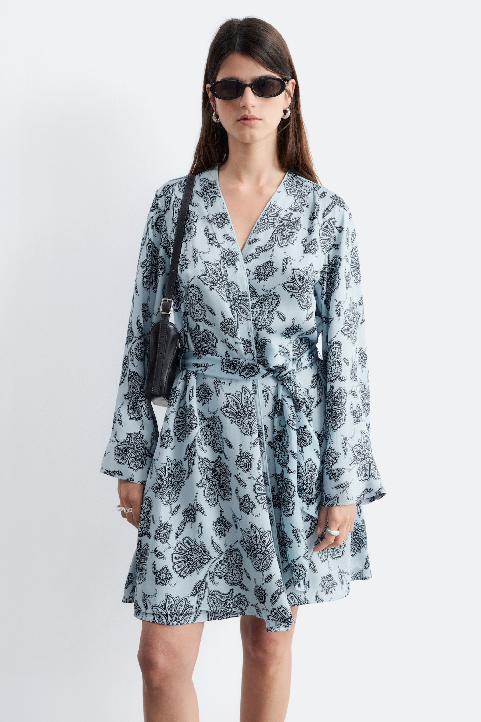 שמלת מעטפת מיני פרחונית - תכלת/הדפס פייזלי פרחוני - 9