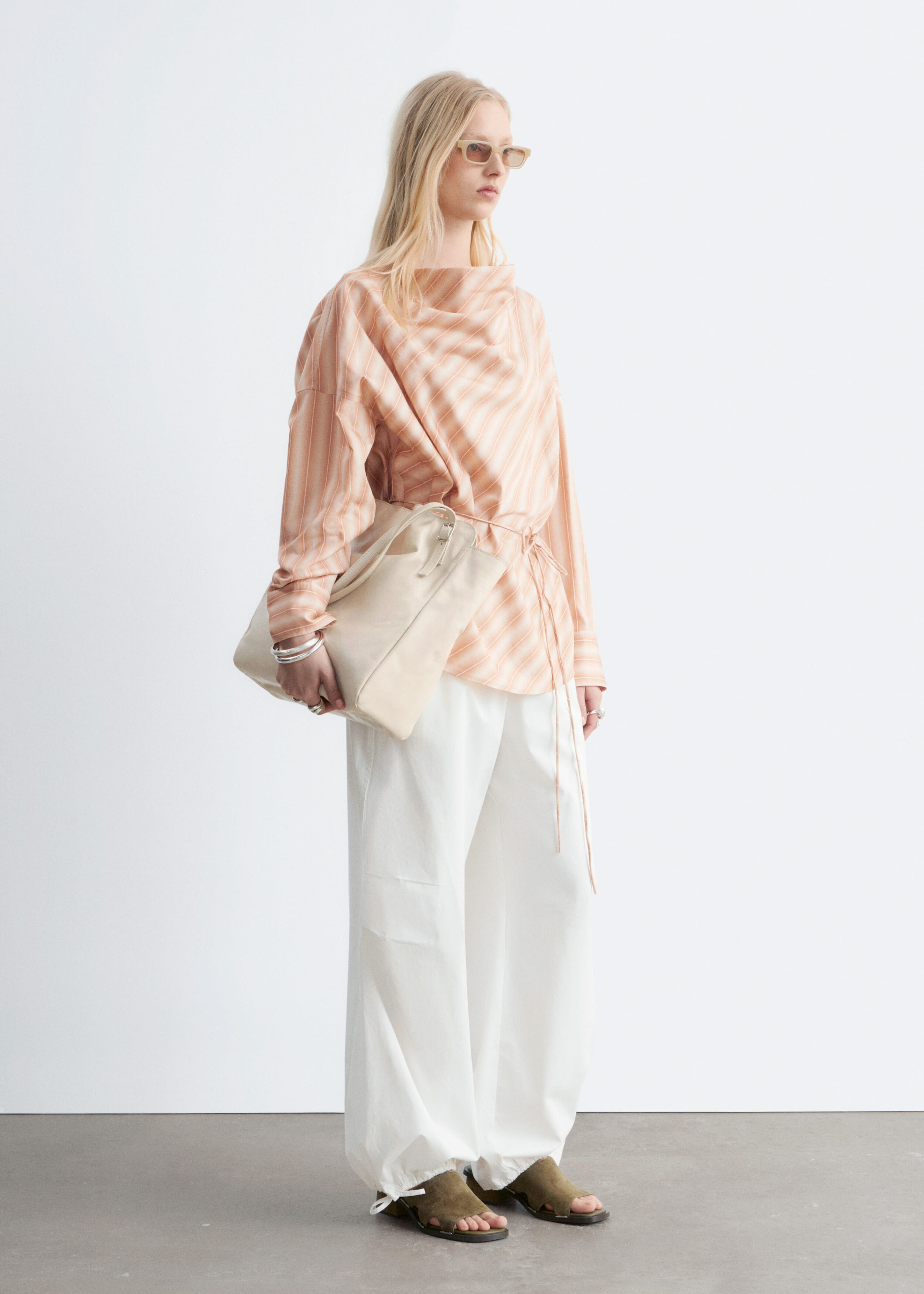 Image of Bluzka w paski z lejącym dekoltem