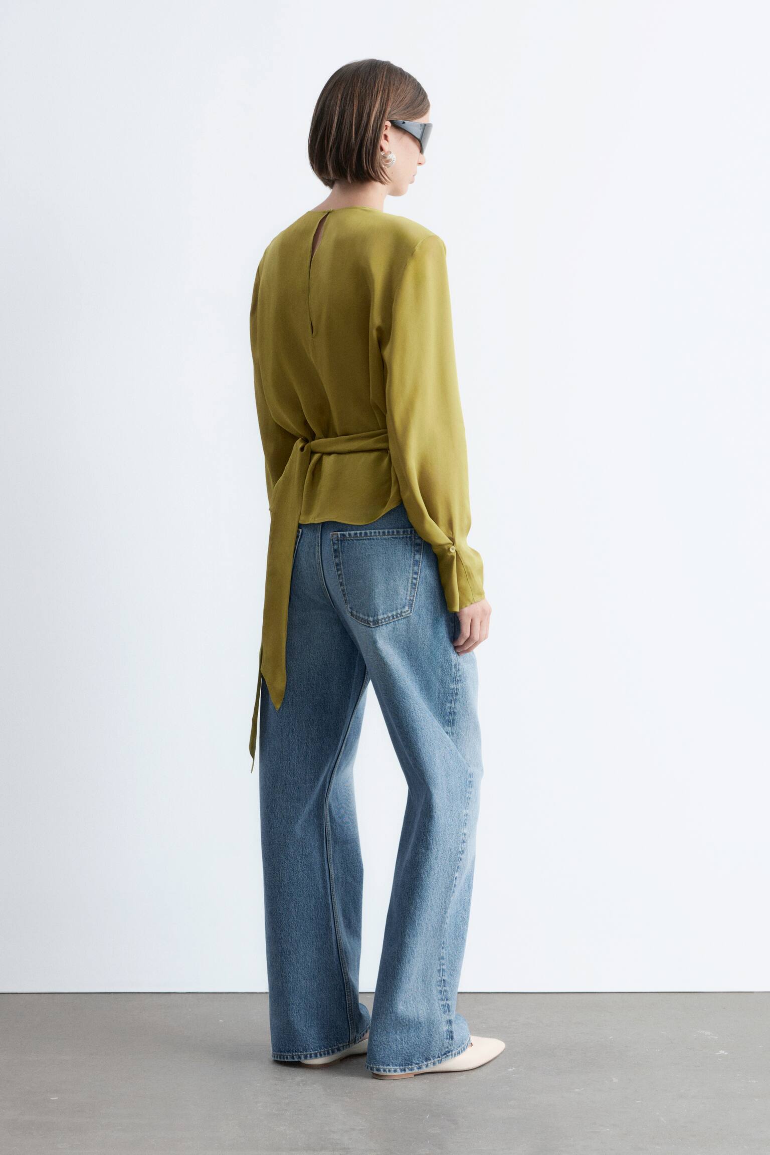 Rynket bluse med bindebælte - Olivengrøn/Hvid/diagonale striber - 9