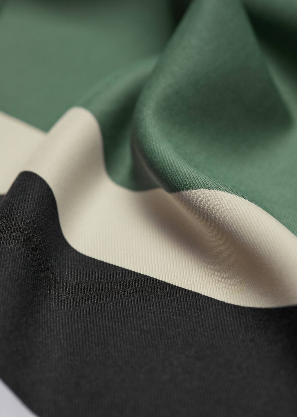 Foulard stampato - {{variantName}} - Descrizione dettagliata