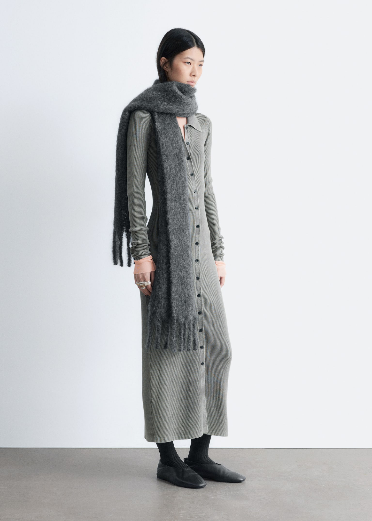 Dżersejowa sukienka koszulowa midi - Szary - 5