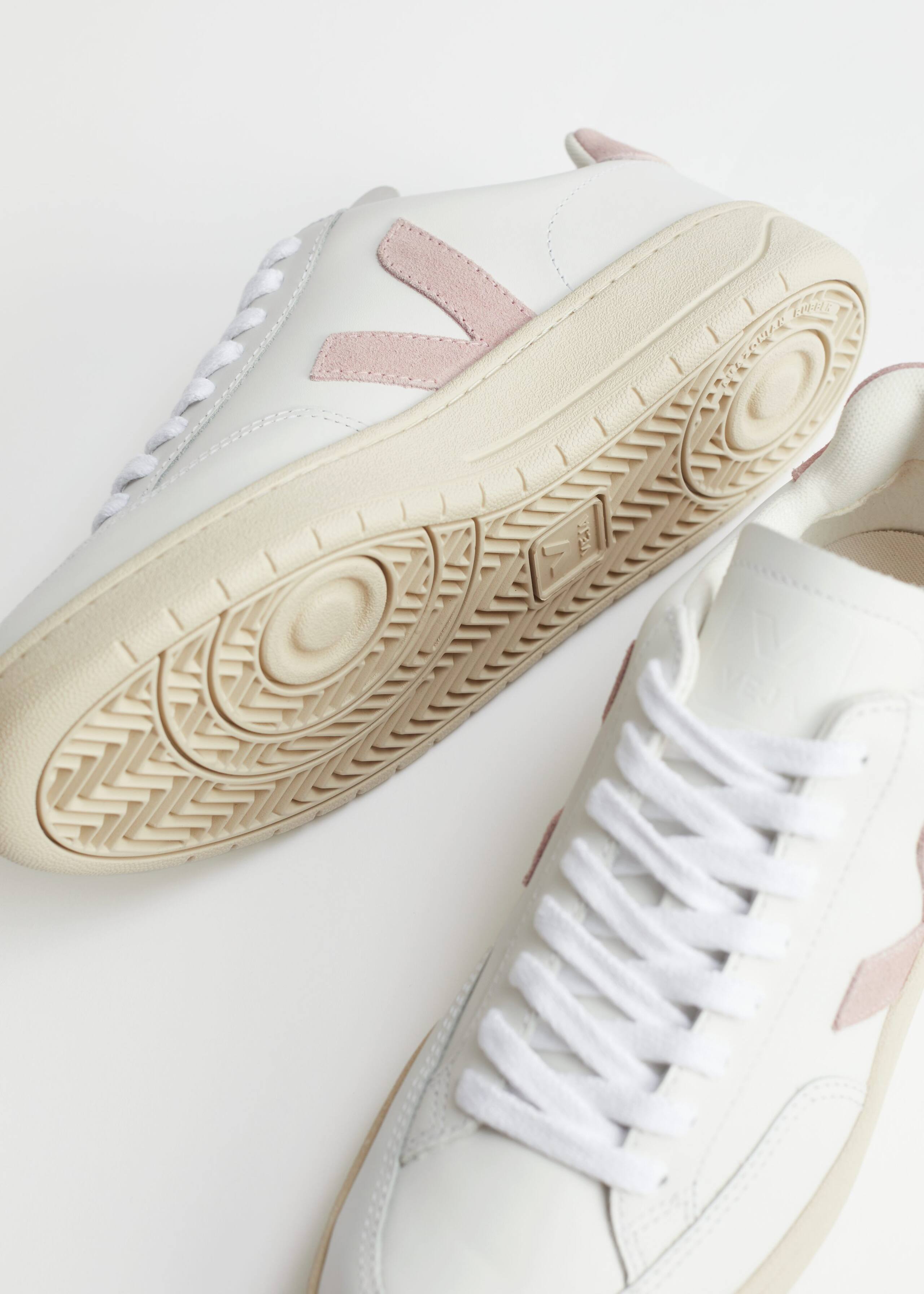 Veja V-12 Sneakers - {{variantName}} - Descriptive Detail