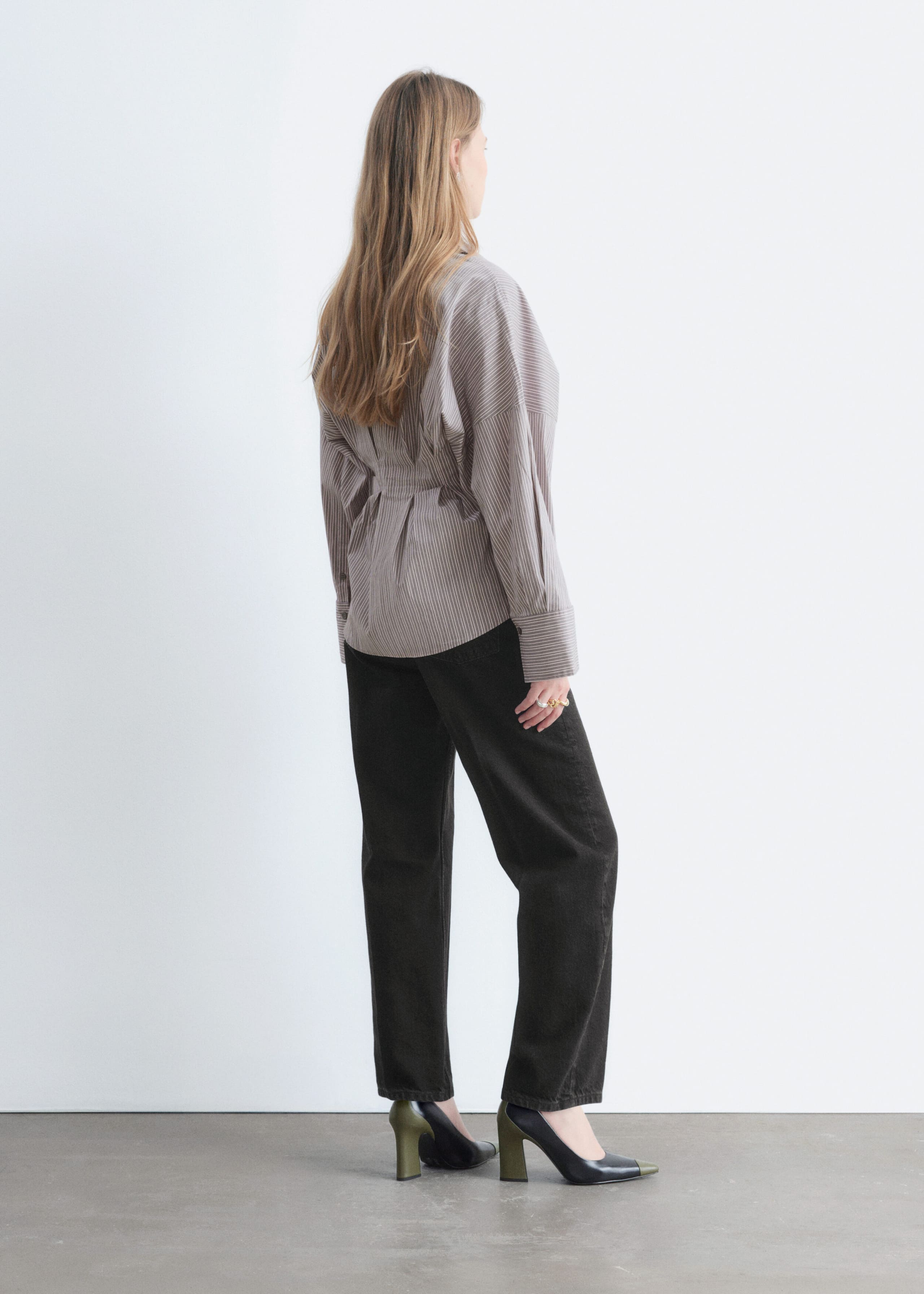 Bomullsskjorta med figurnära midja – Grey/Pink – stilleben