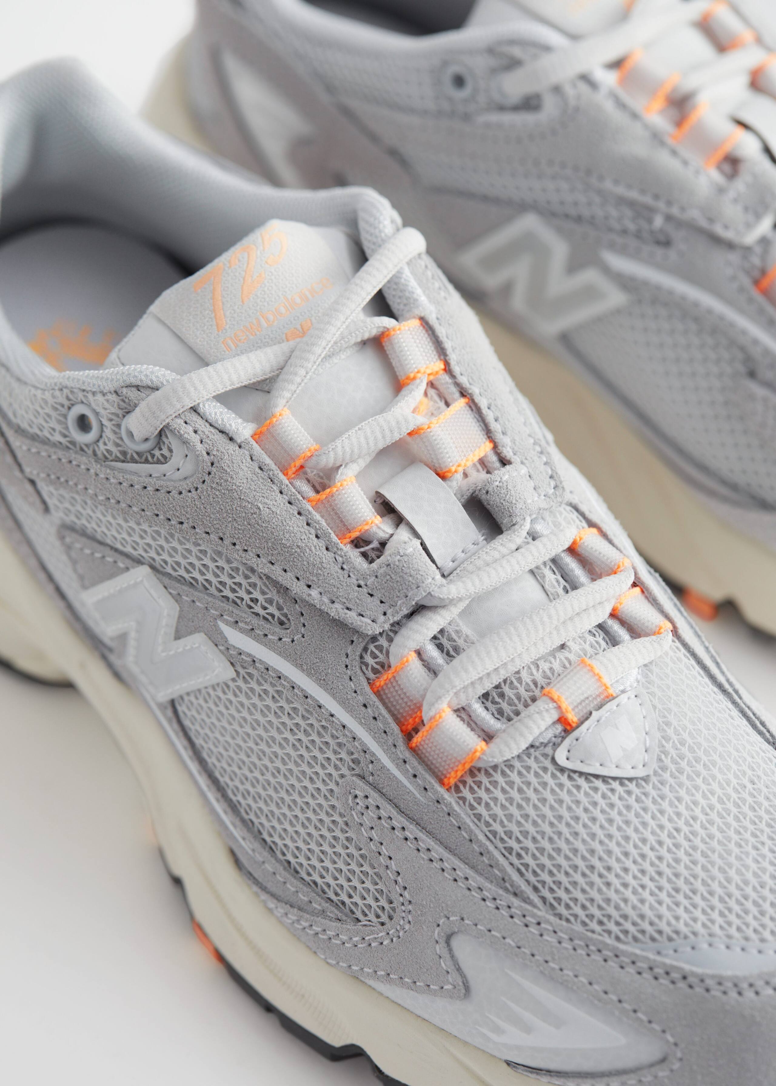 New Balance 725 Sneakers - {{variantName}} - Descriptive Detail