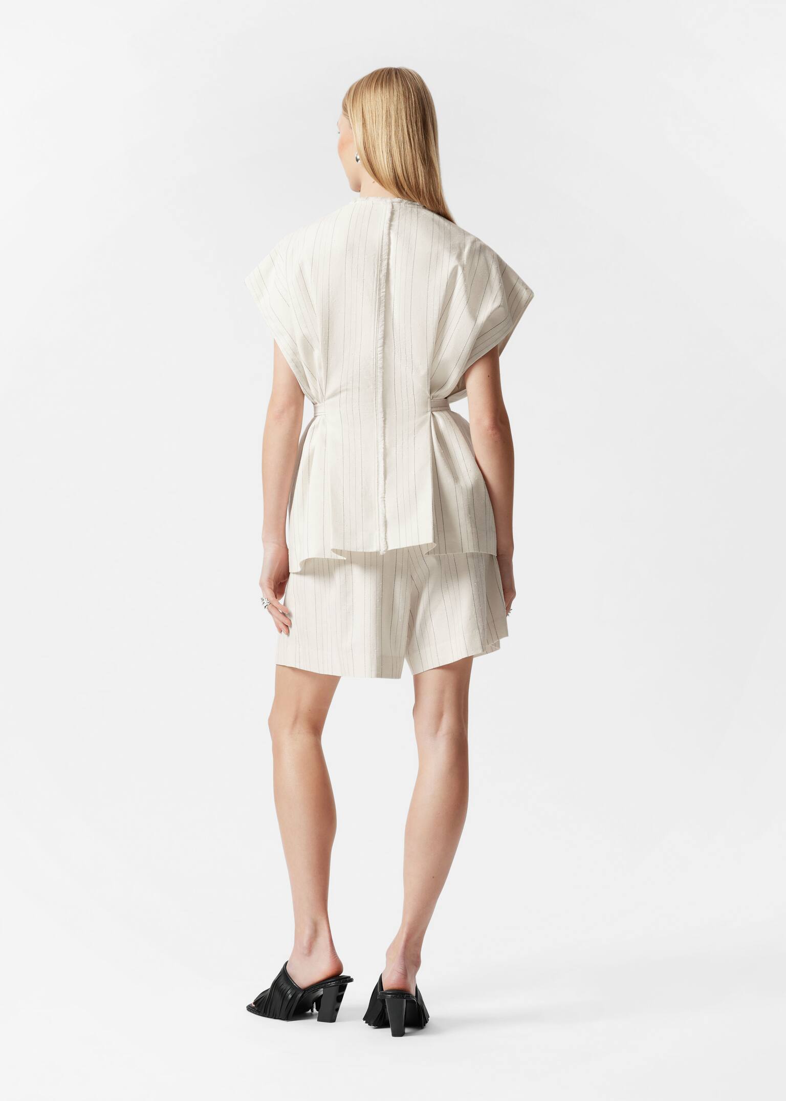 Gilet met overslag en onafgewerkte rand - Wit met krijtstrepen - 4