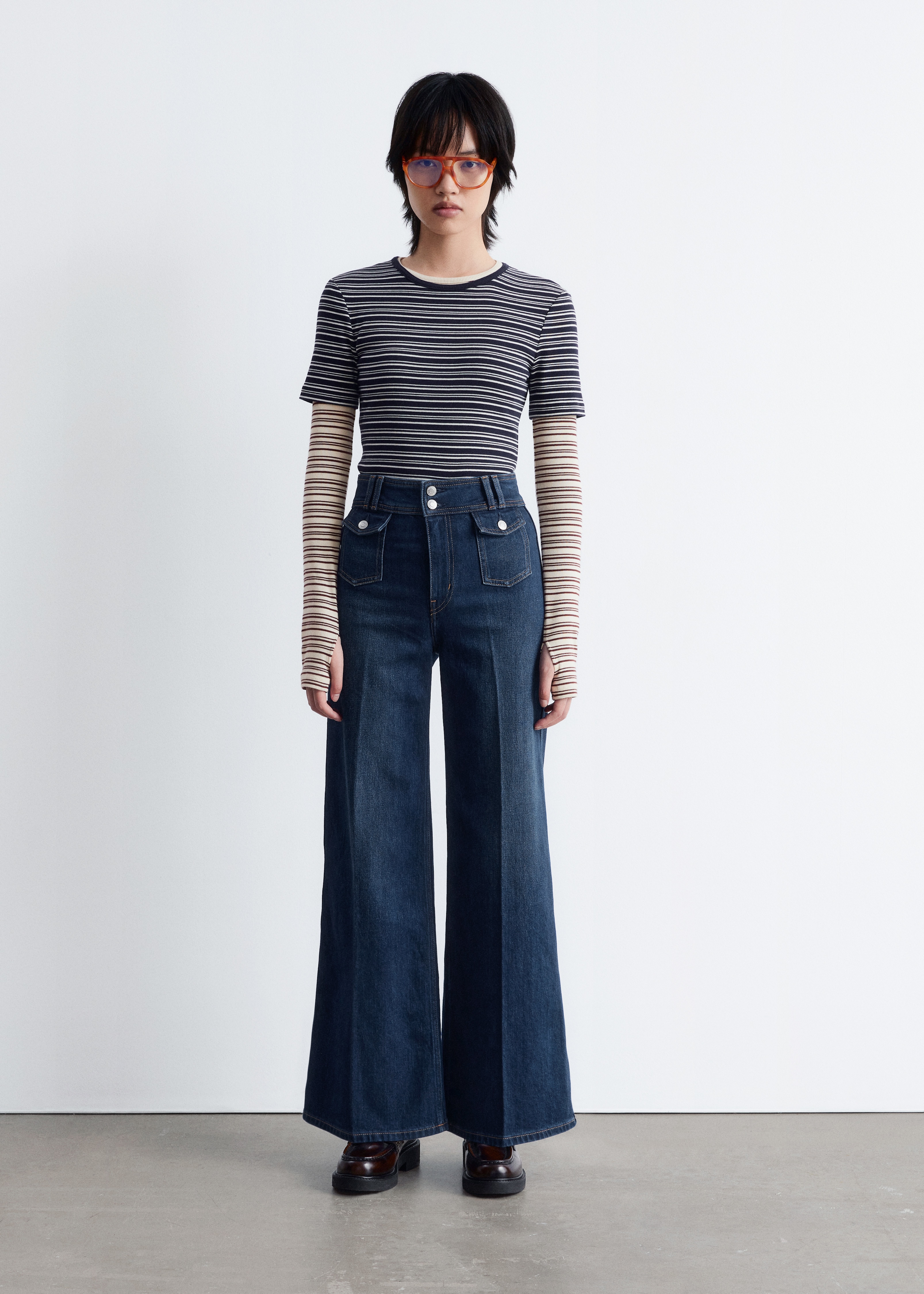 Vaqueros acampanados con pliegues marcados - Azul medio lavado/Negro/Azul claro lavado