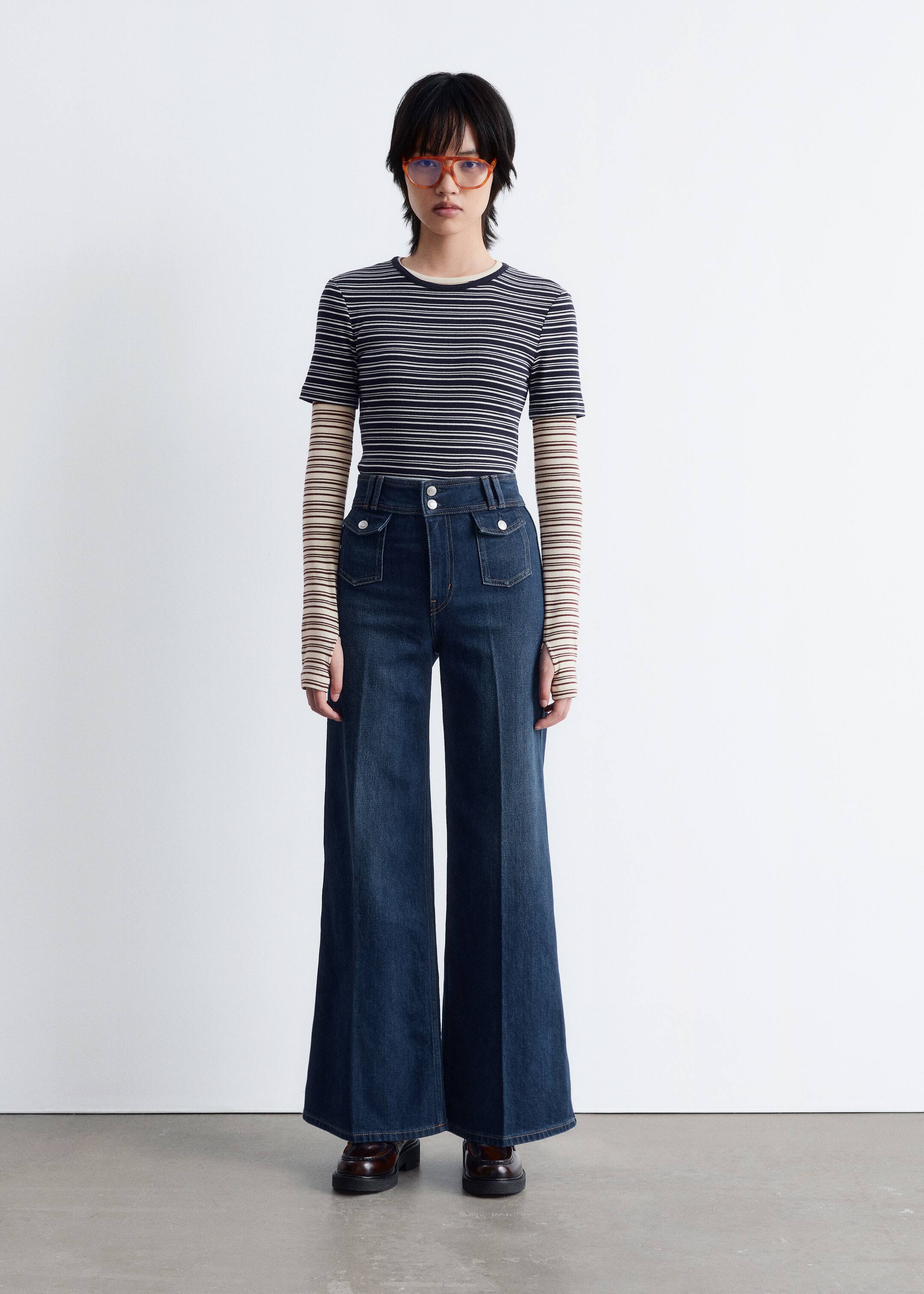 Преглед на по-голямо изображение: Press-Crease Flared Jeans - Изпрано средно синьо - ЖЕНИ | H&M BG 1