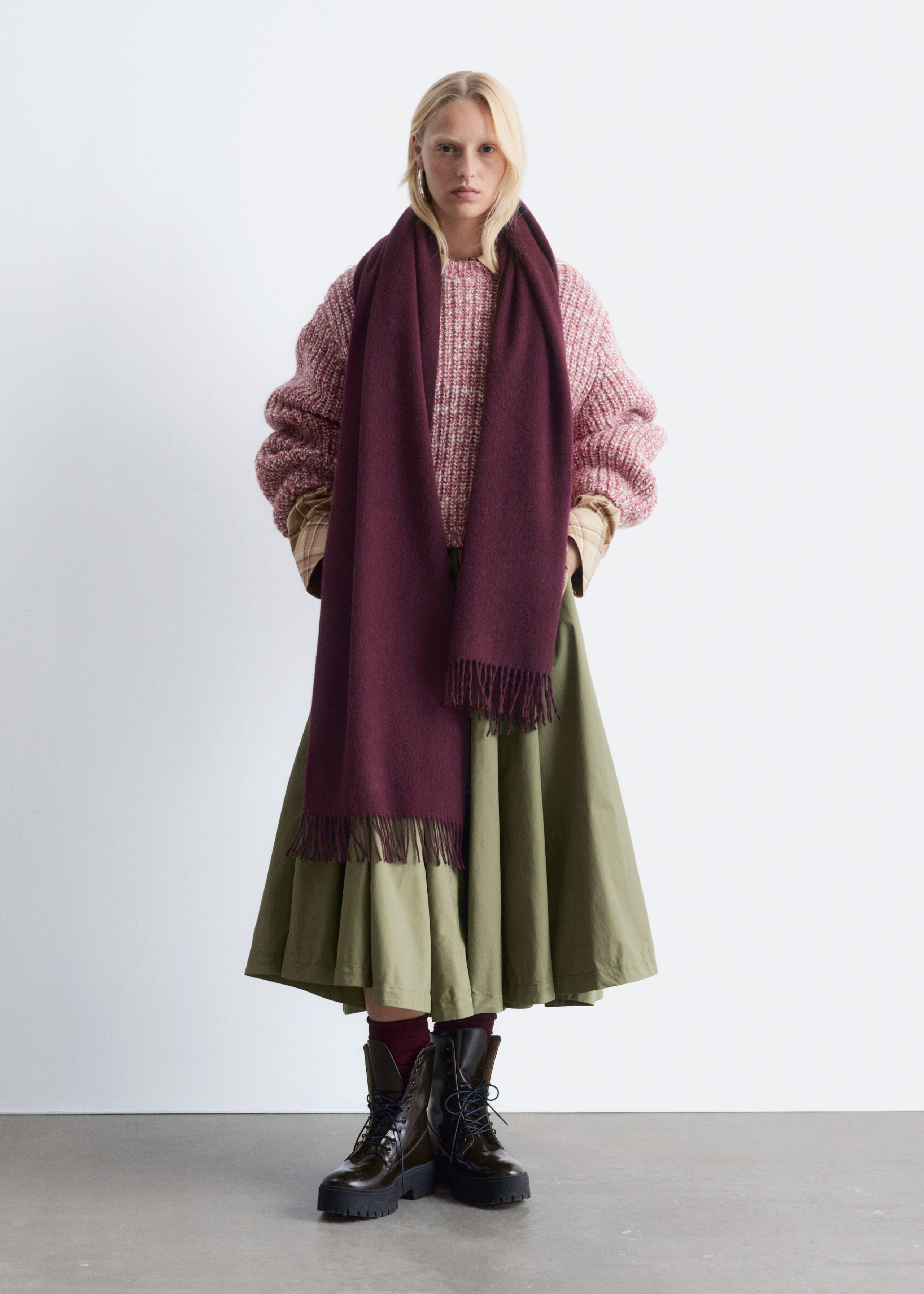 Image of Deckenschal aus Wolle mit Fransen