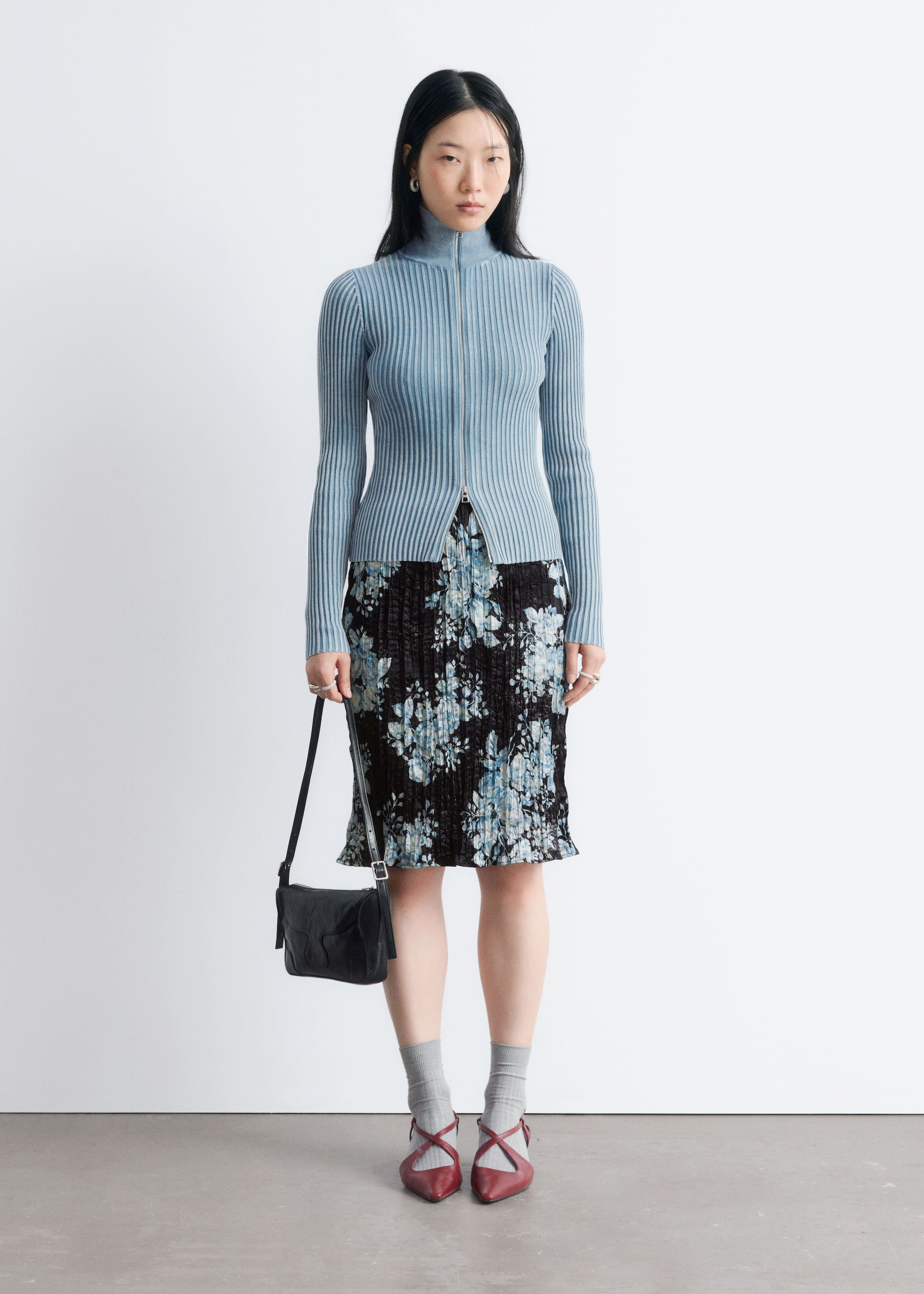 Grösseres Bild ansehen: Knielanger Rock aus Crêpe - Schwarz/Geblümt - DAMEN | H&M CH 1