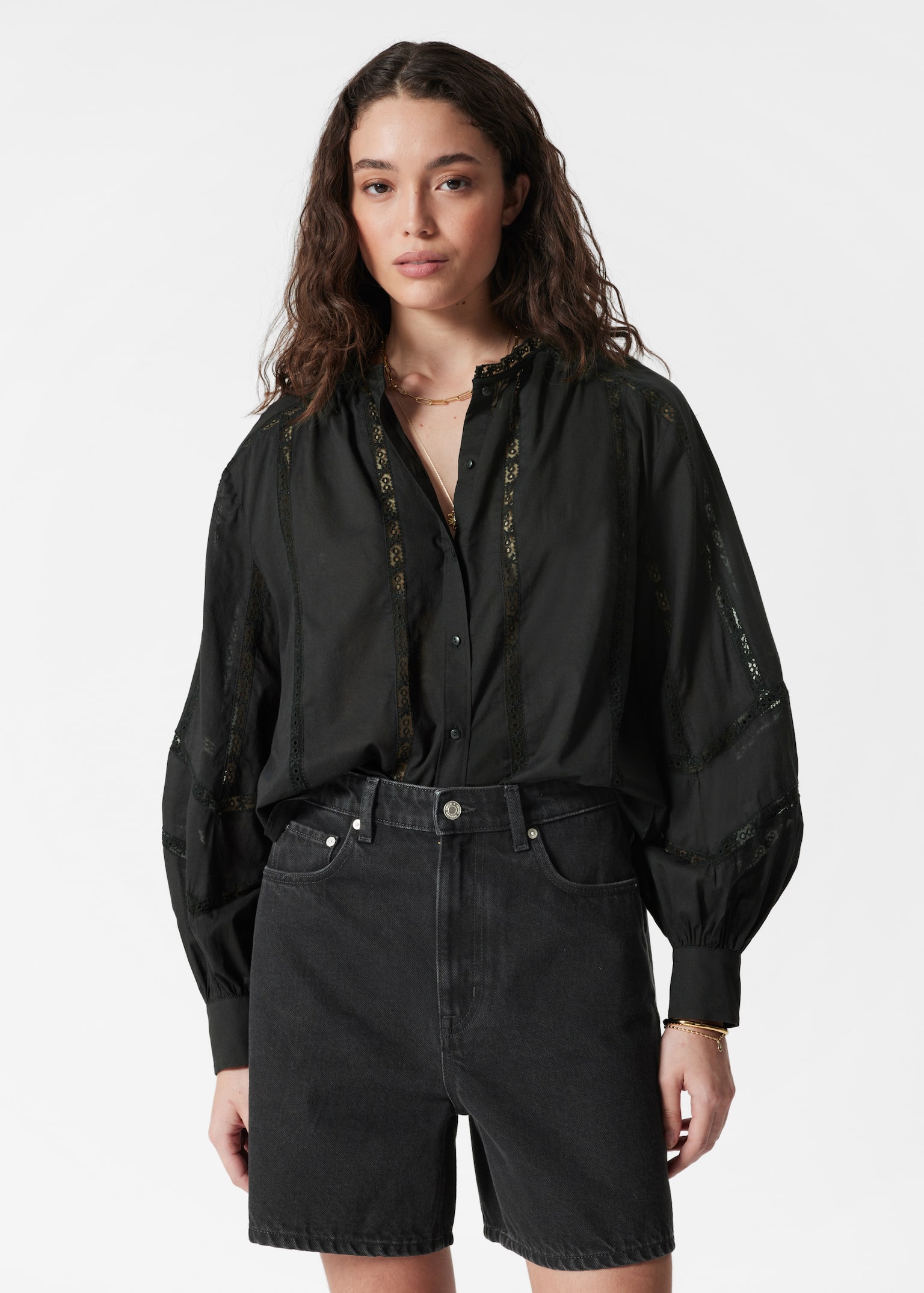 Voluminöse Bluse mit Spitzenbesatz - Schwarz/Weiß