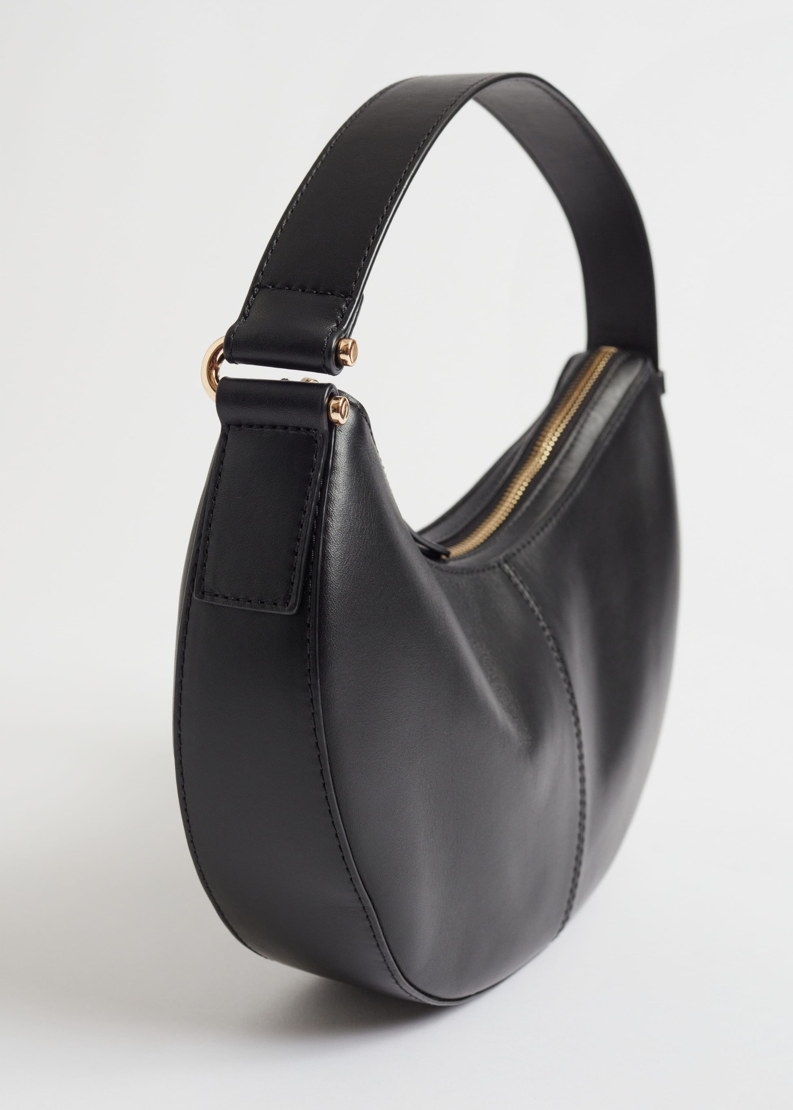 SmallRoundedLeatherHandbag - {{variantName}} - Descrizione dettagliata