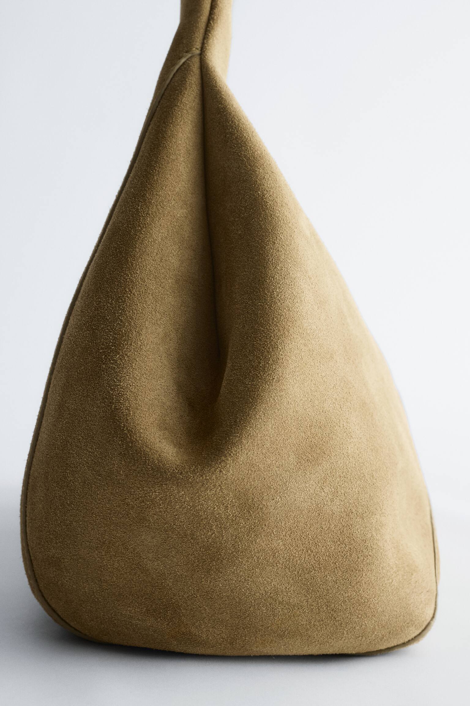 Borsa a spalla curva in pelle scamosciata - Pelle scamosciata verde kaki/Pelle marrone scuro - 6