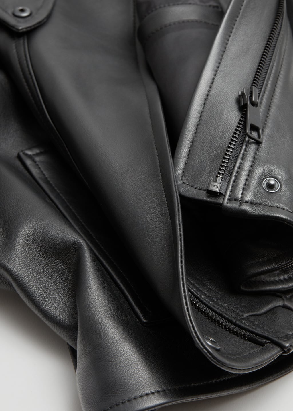 Cropped Leather Jacket - {{variantName}} - Descriptive Detail